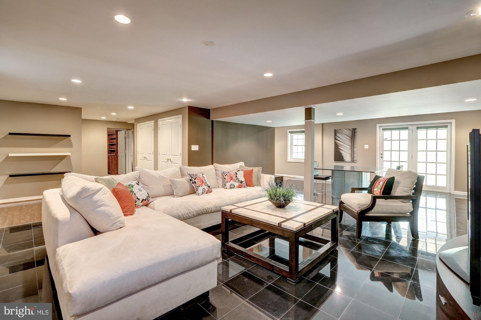 COUNTRY PLACE - Residential