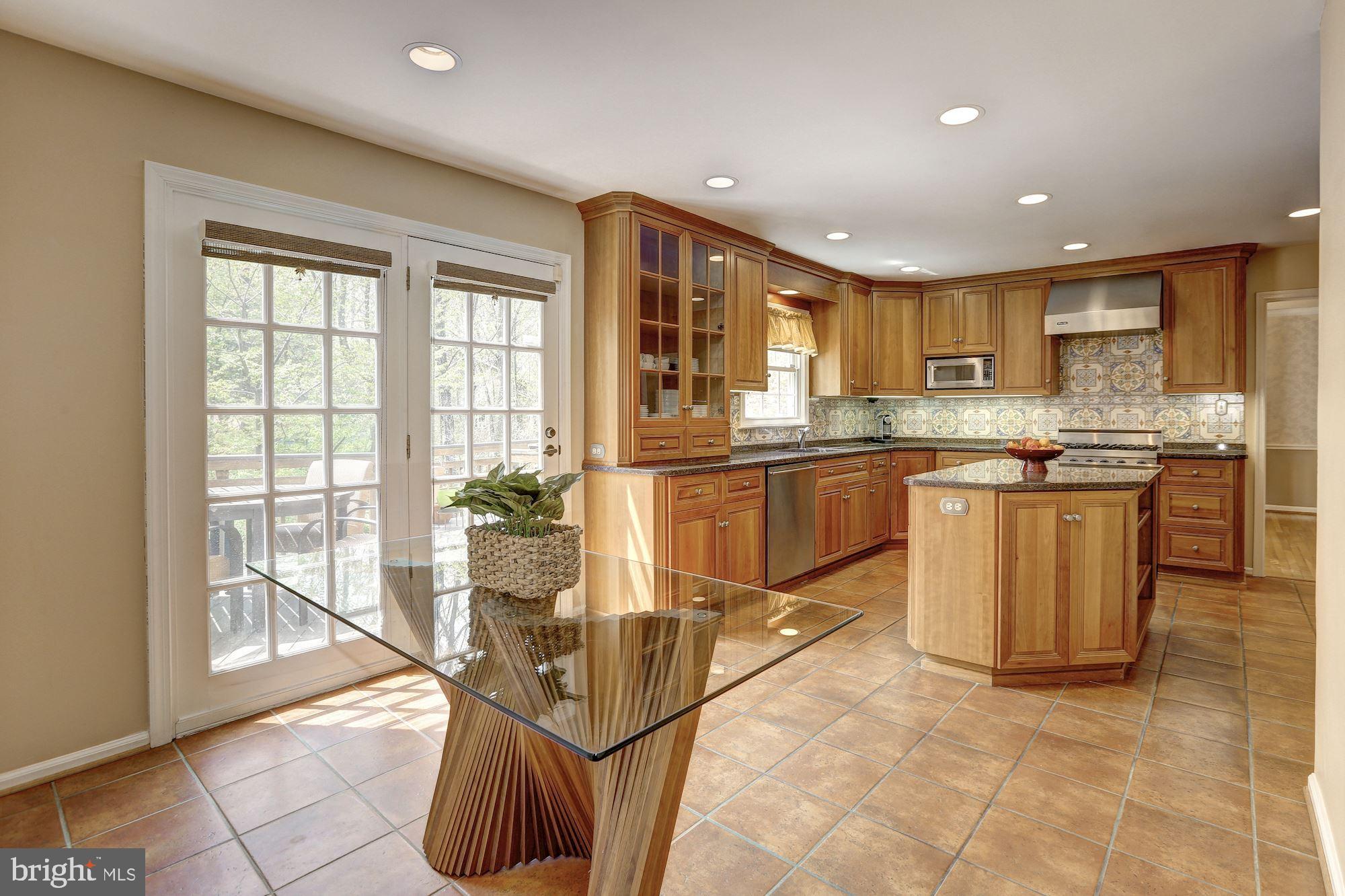 COUNTRY PLACE - Residential