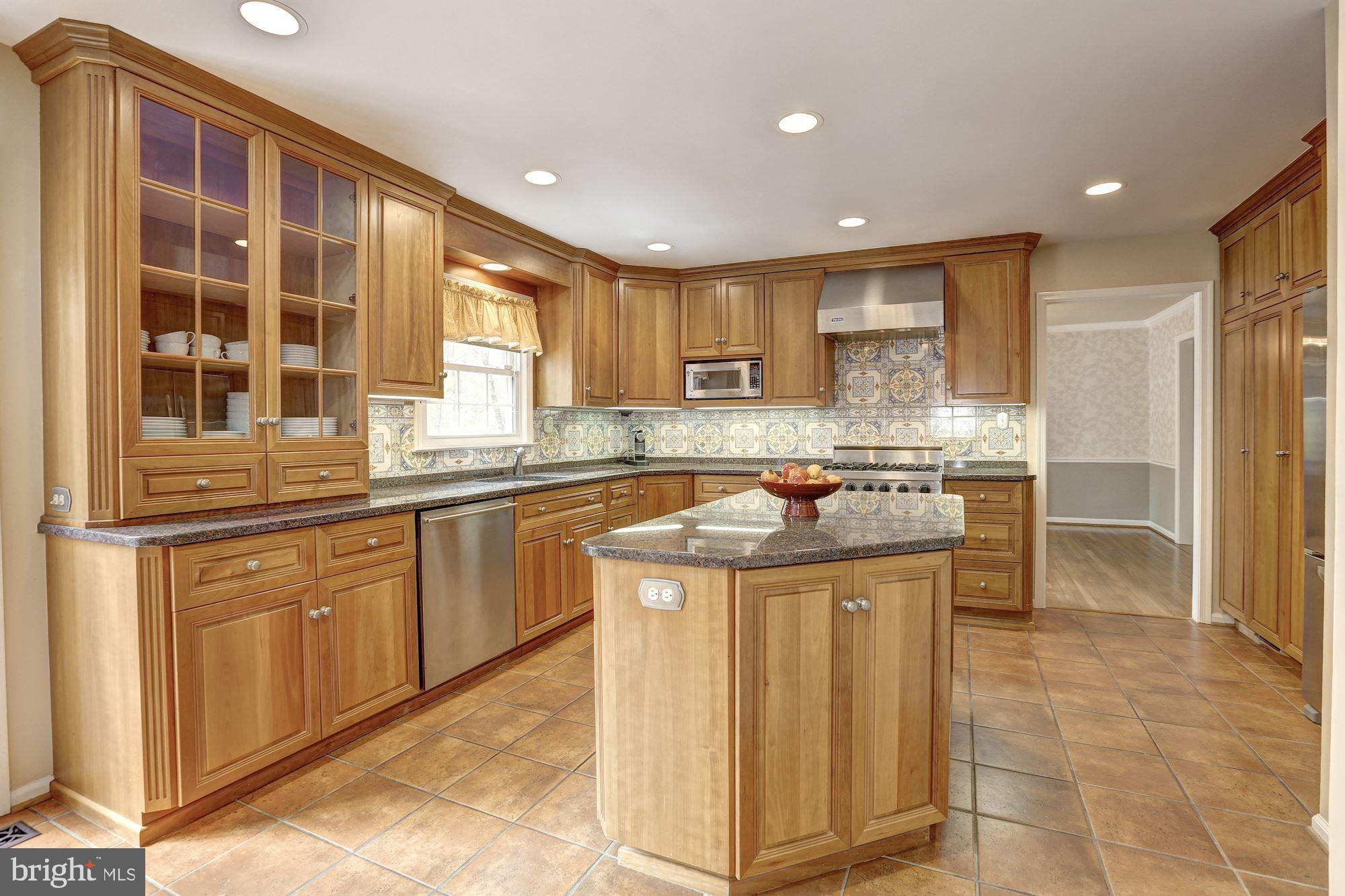 COUNTRY PLACE - Residential