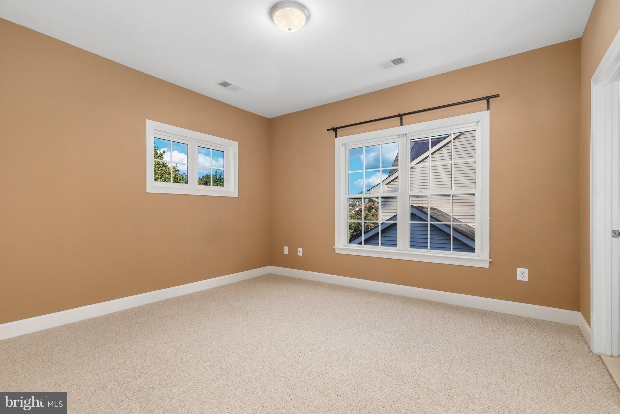 COLES RUN MANOR - Residential