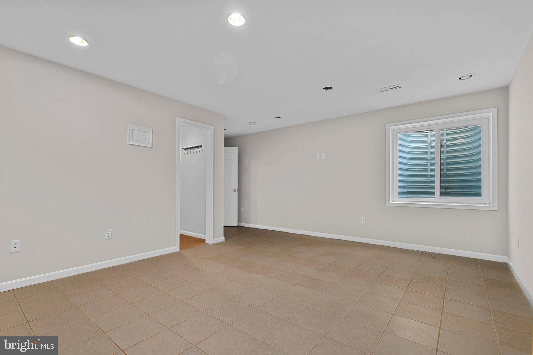 COLES RUN MANOR - Residential