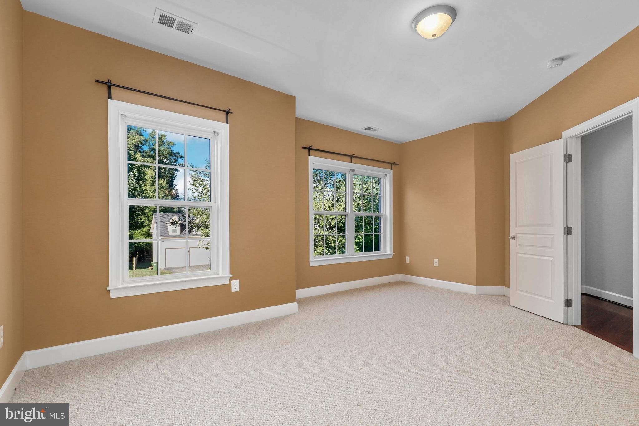 COLES RUN MANOR - Residential