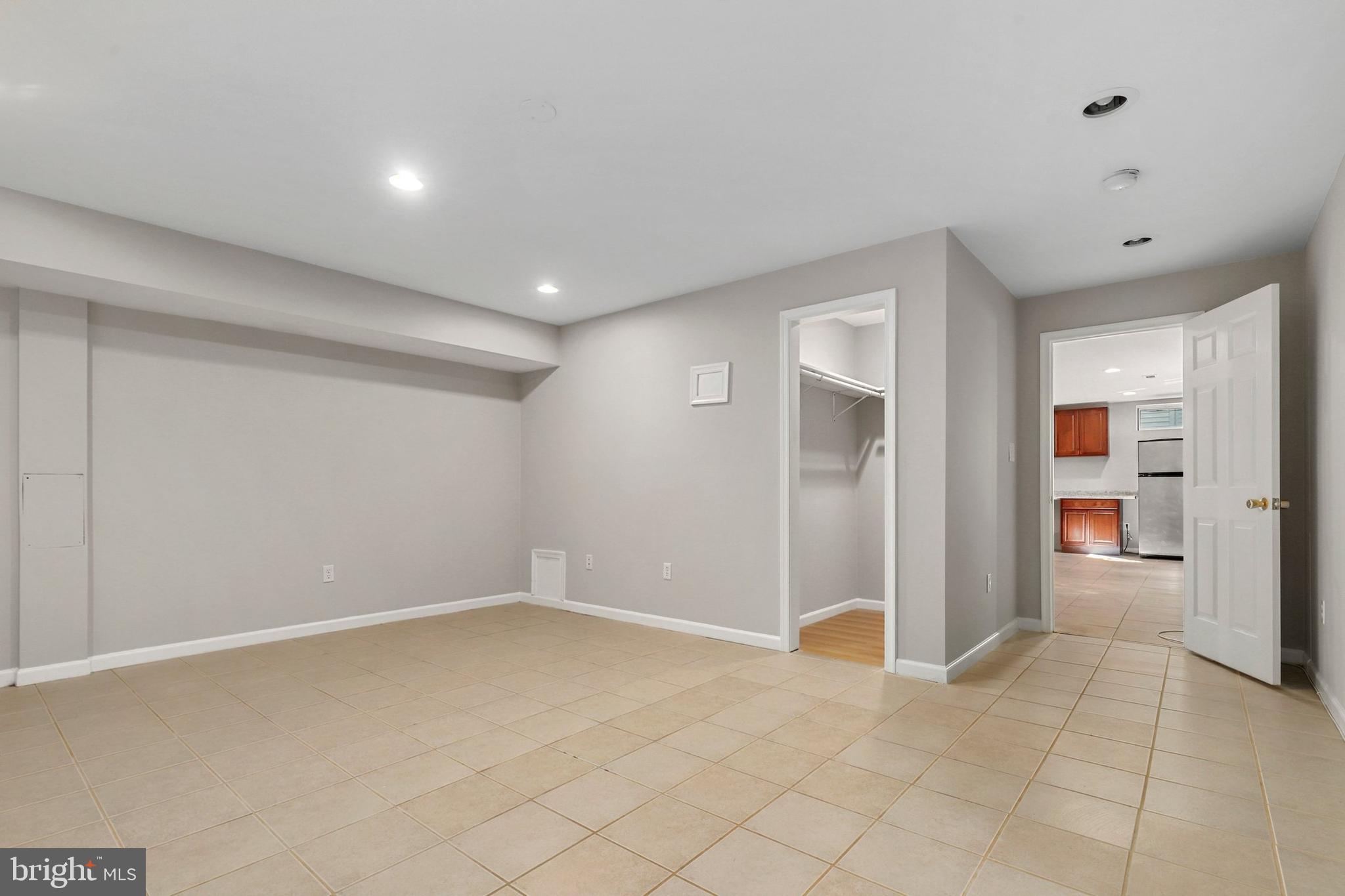 COLES RUN MANOR - Residential