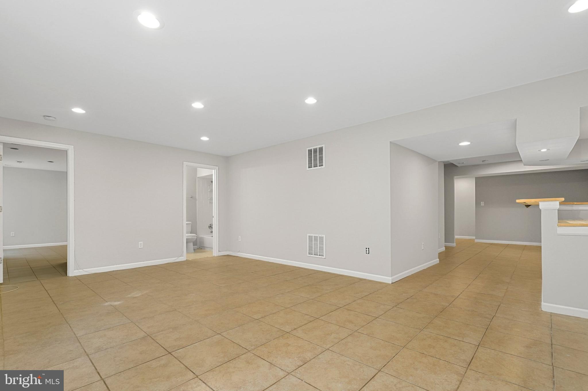 COLES RUN MANOR - Residential