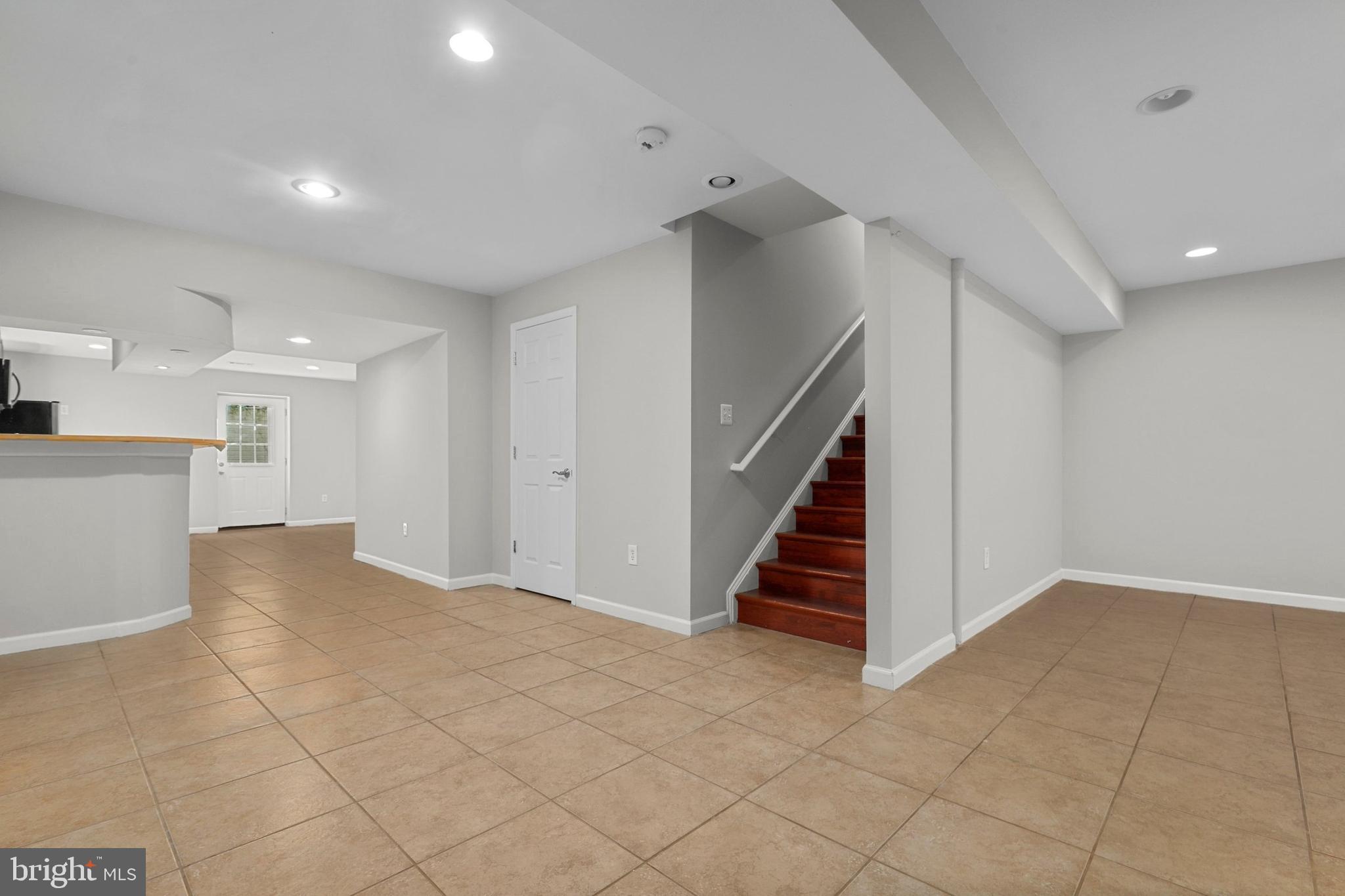 COLES RUN MANOR - Residential