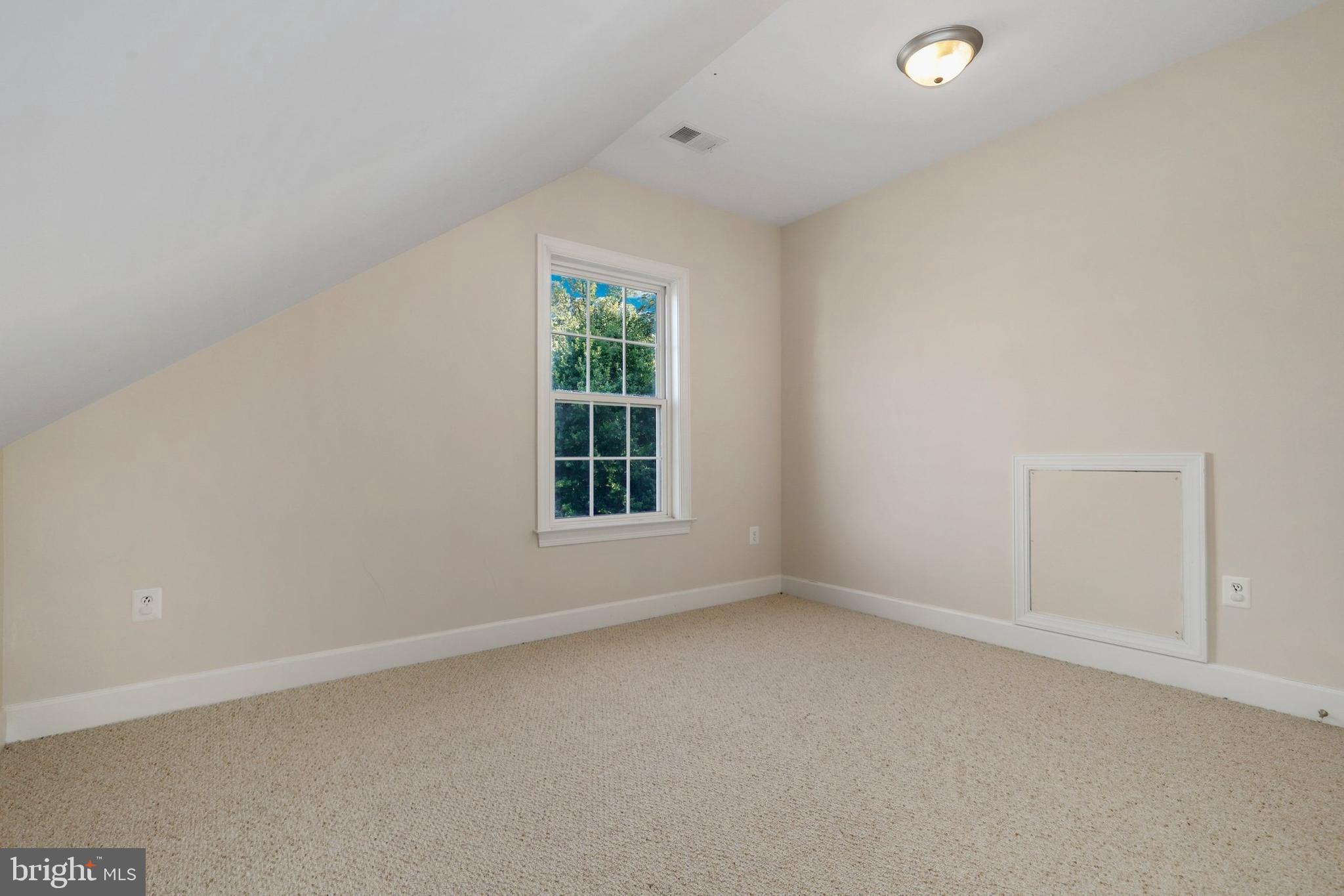 COLES RUN MANOR - Residential