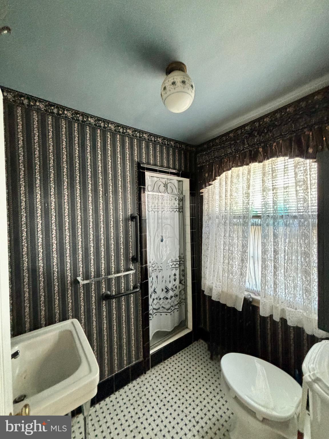 CLIFTON HEIGHTS - Residential