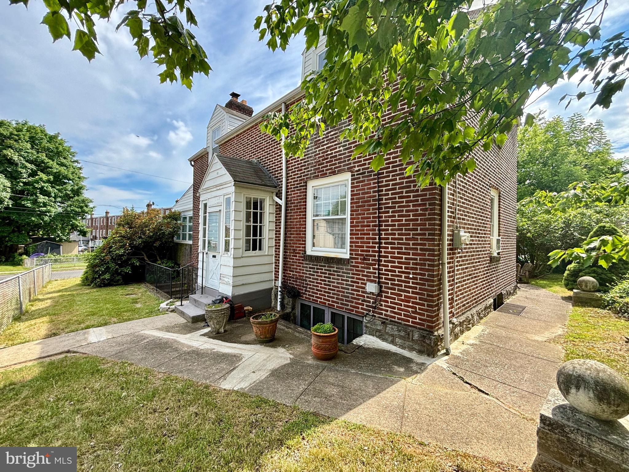 CLIFTON HEIGHTS - Residential