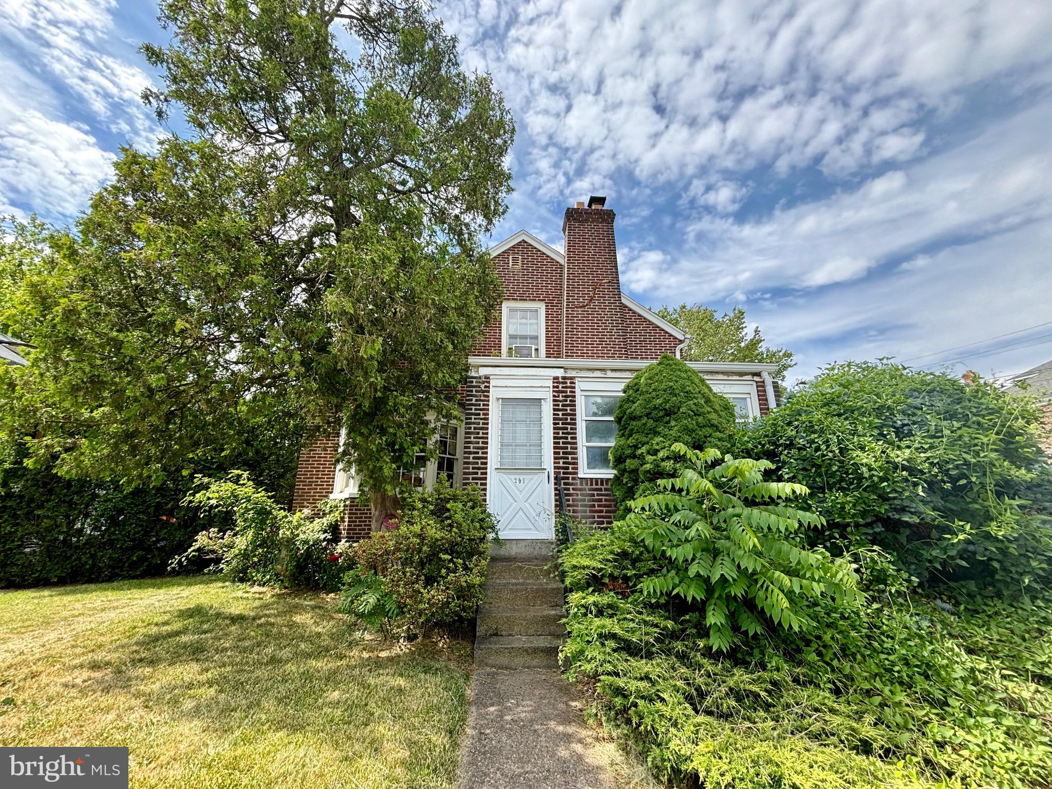 CLIFTON HEIGHTS - Residential