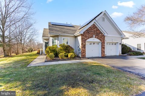 Townhouse For Sale - 155 Meadowlark Drive<br/> HAMILTON, NJ 08690