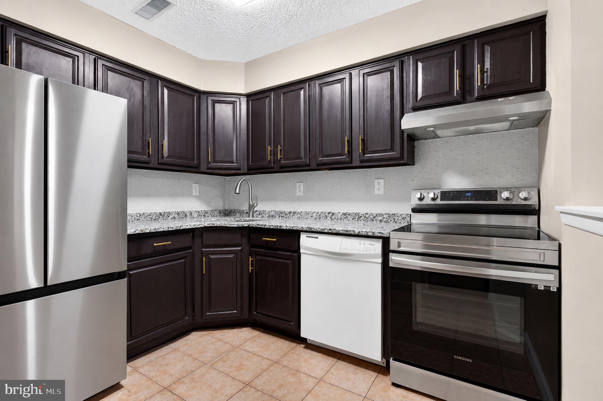 Photo 1 of 21 — 619 ASPEN DRIVE, PLAINSBORO, NJ 08536