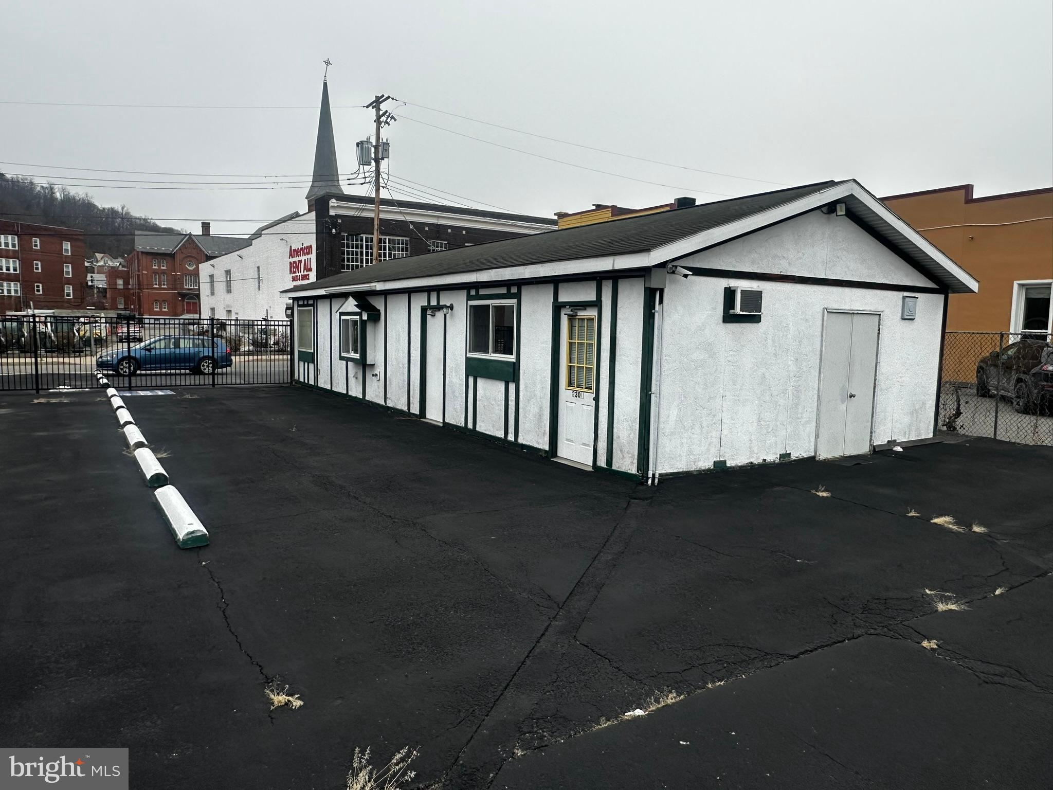 230 N MECHANIC STREET