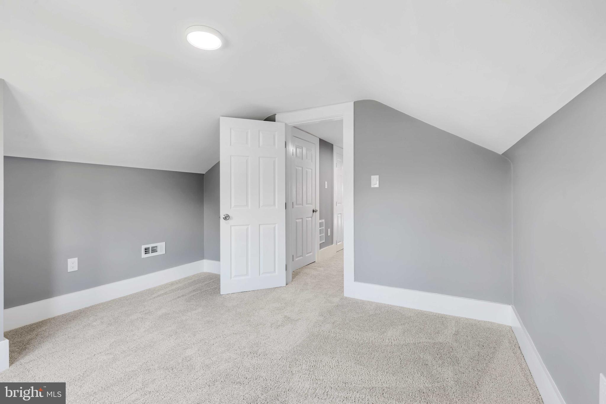 HAMPSTEAD - Residential