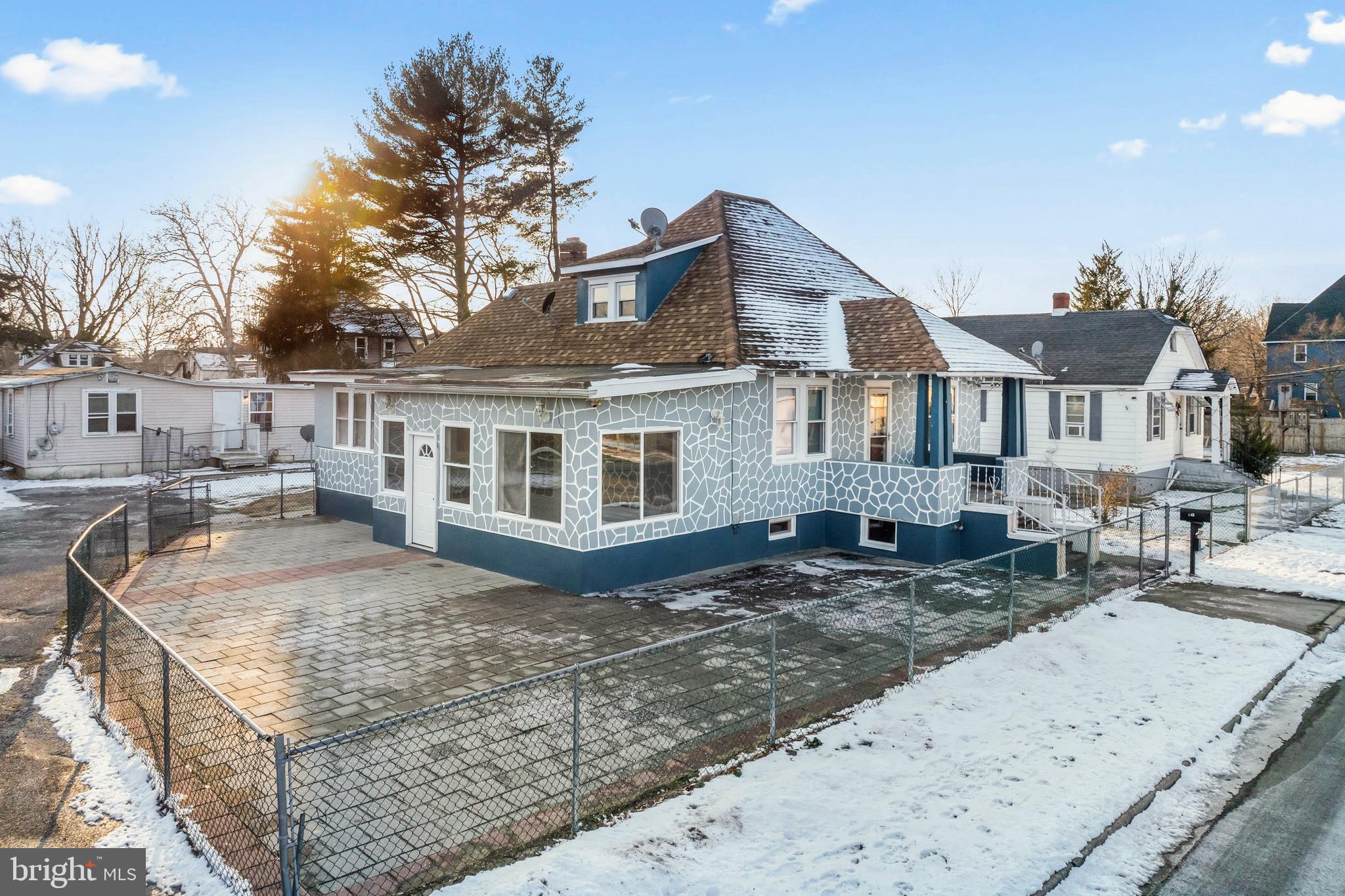 14 E UNION STREET