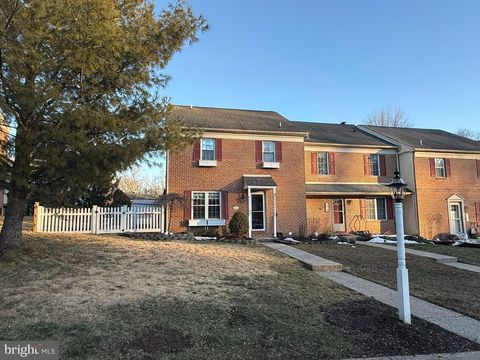 Townhouse For Sale - 215 Laureen Road<br/> SCHWENKSVILLE, PA 19473