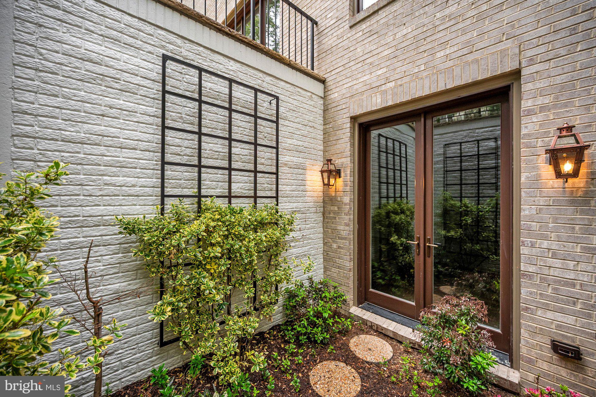 BROYHILL FOREST - Residential