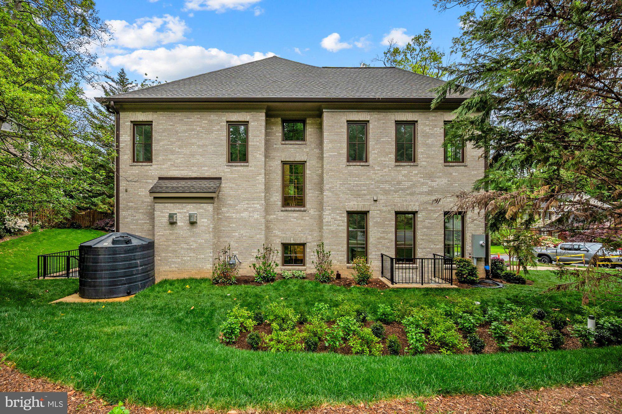 BROYHILL FOREST - Residential