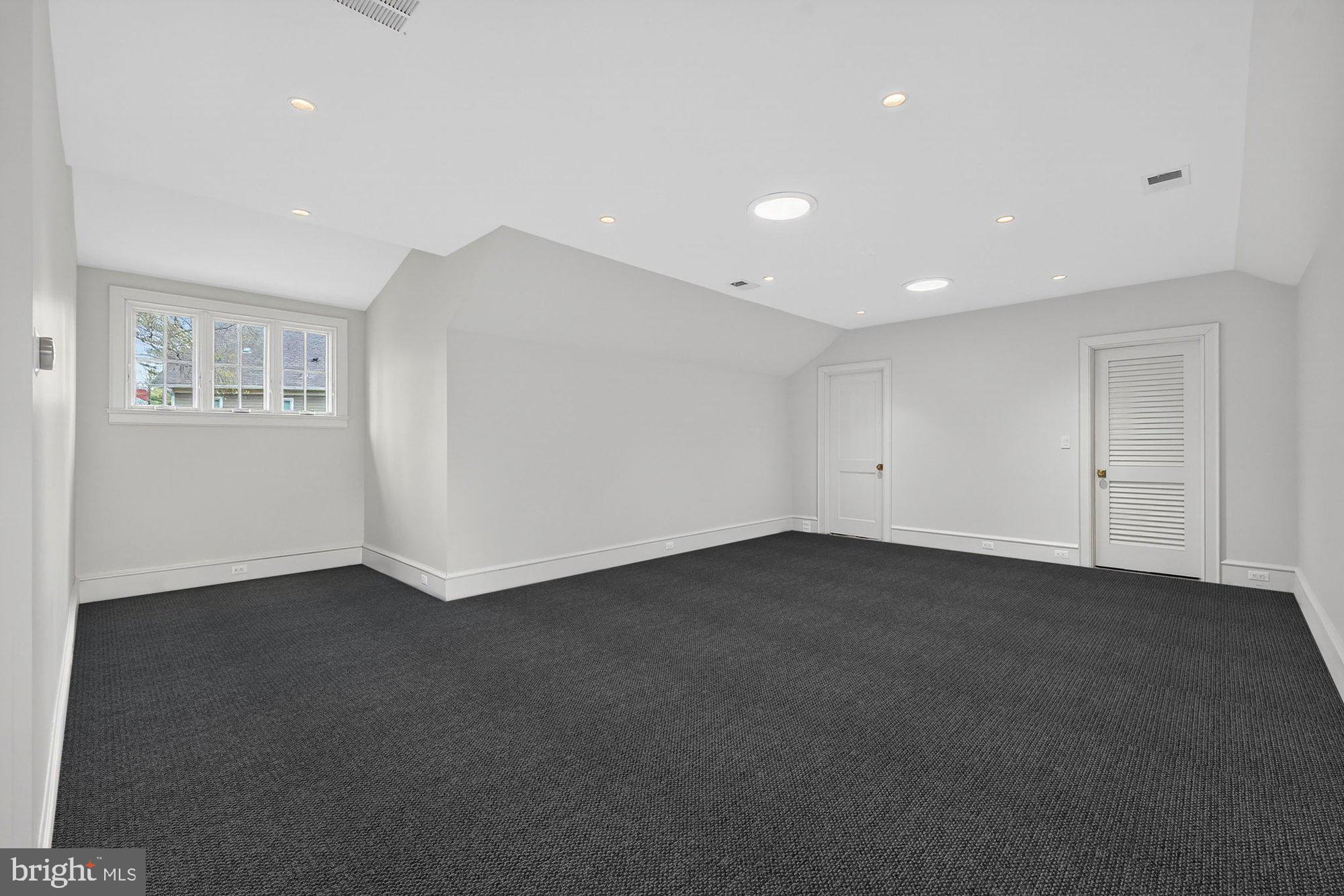 BROYHILL FOREST - Residential