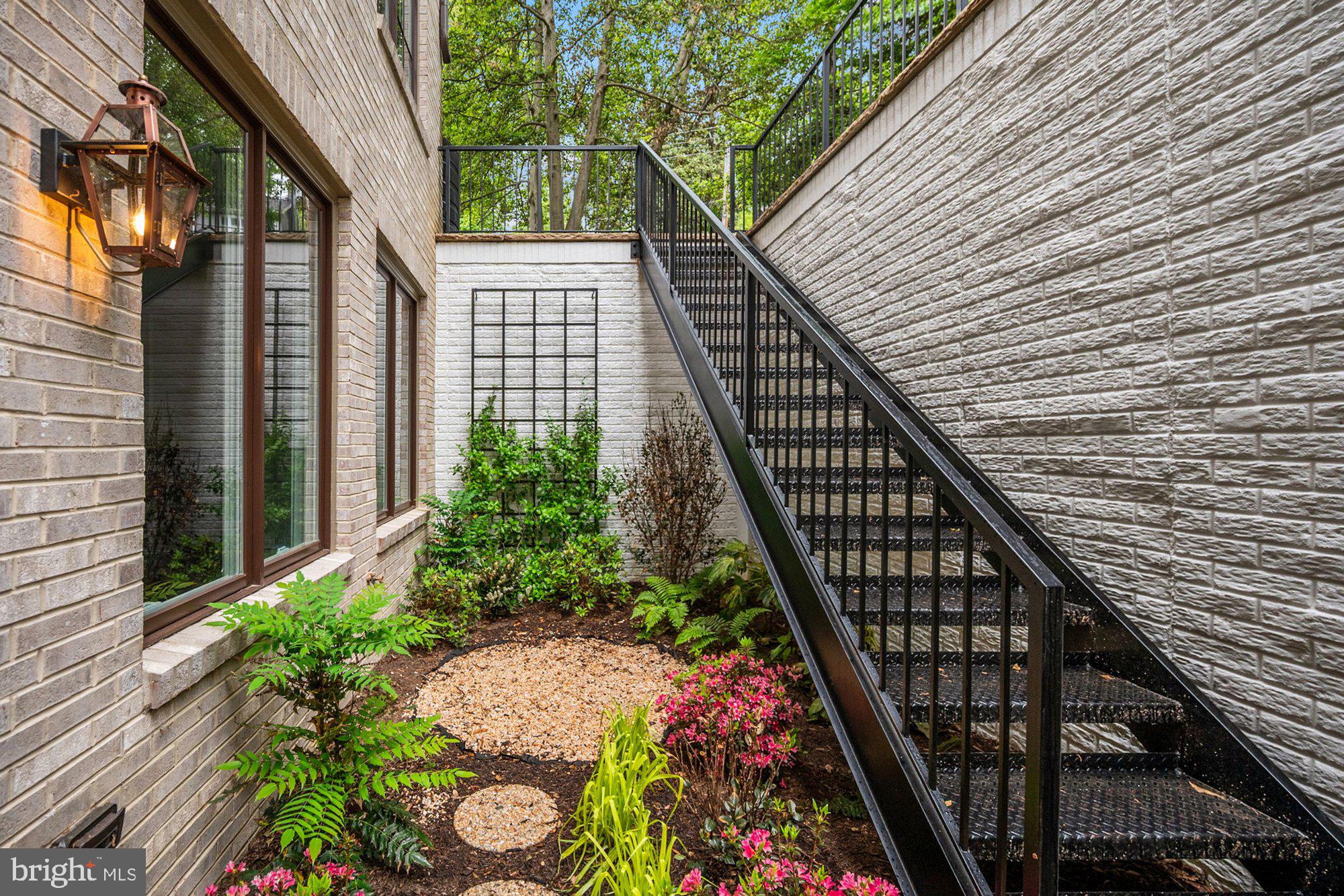BROYHILL FOREST - Residential