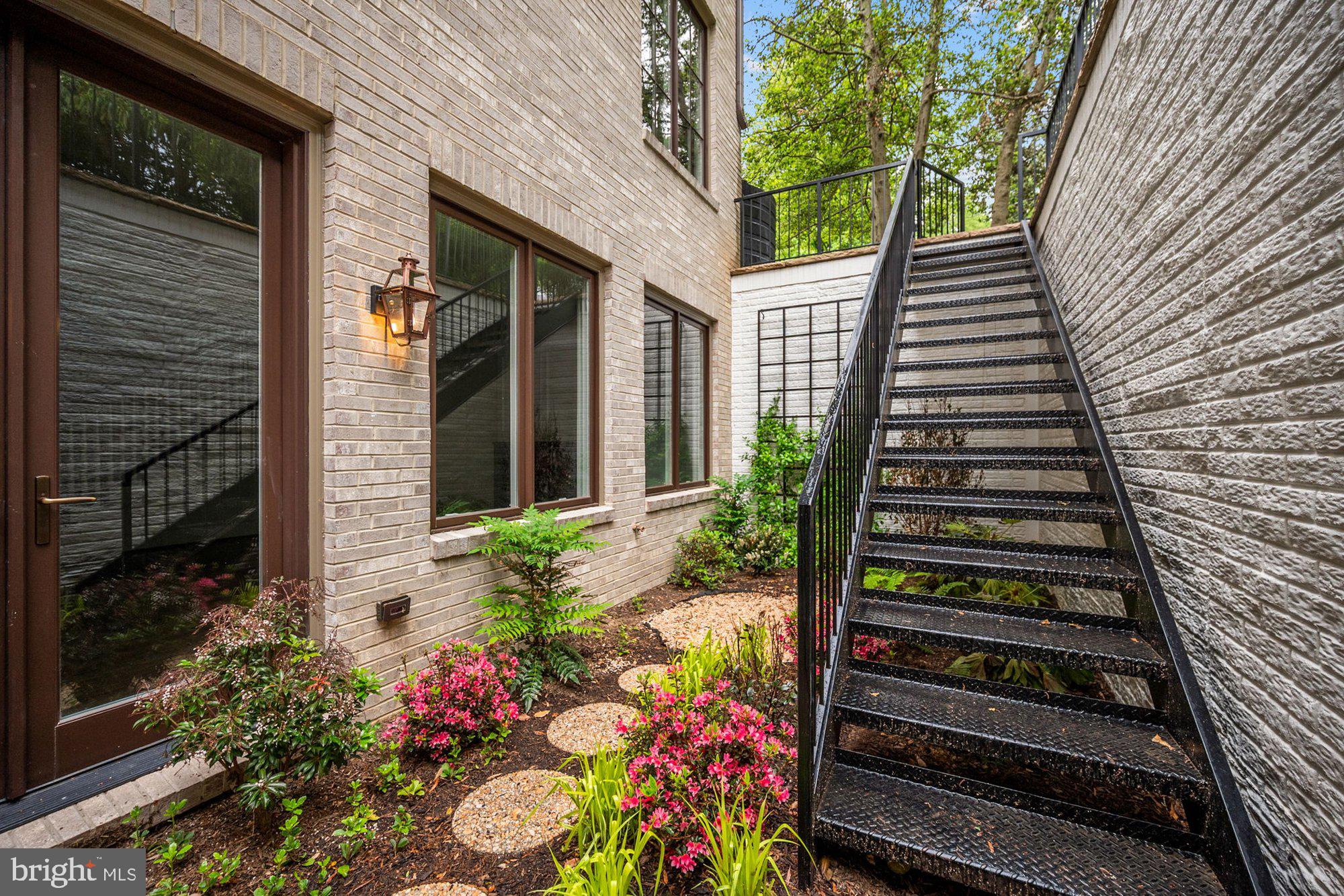 BROYHILL FOREST - Residential