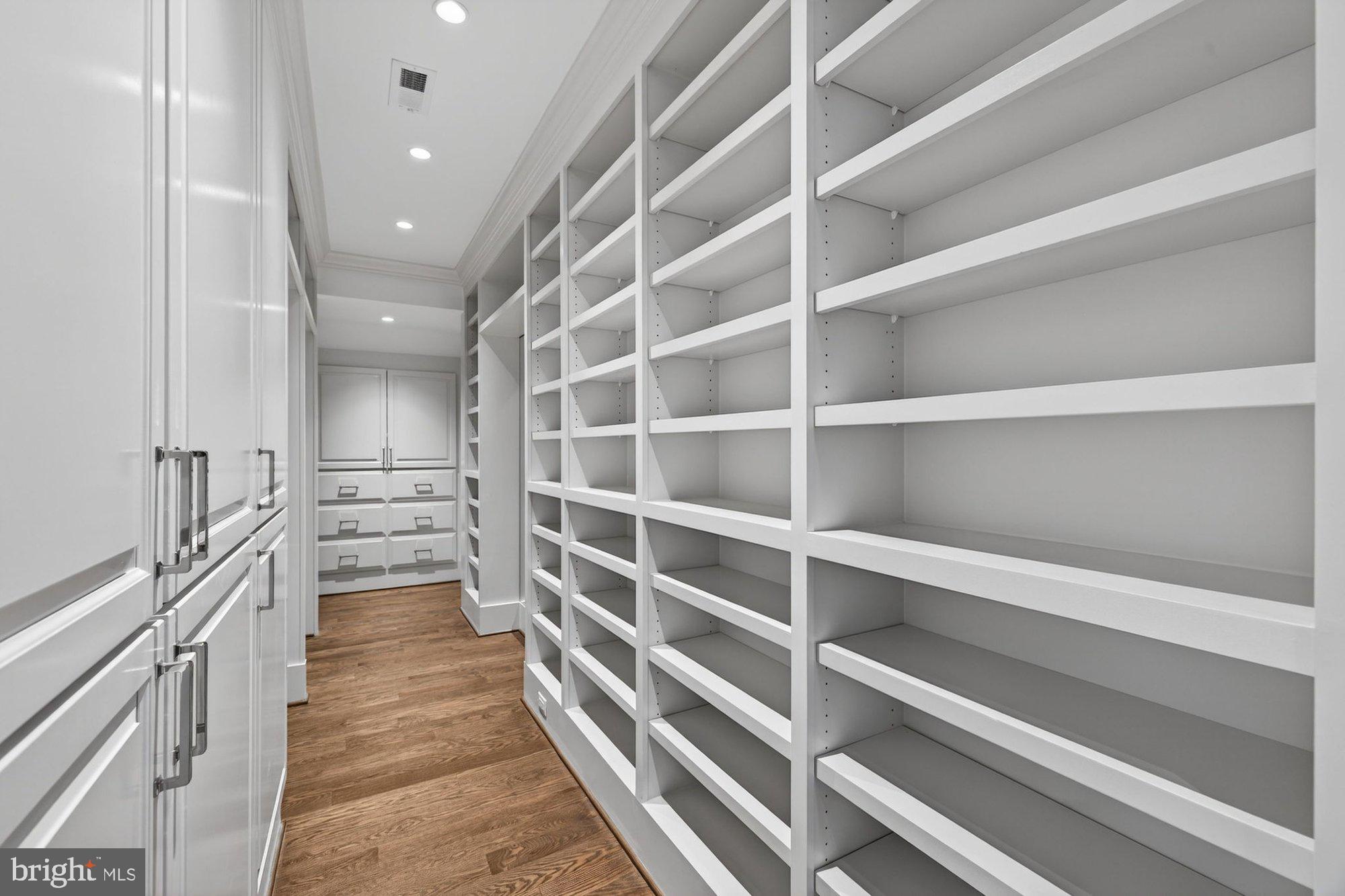 BROYHILL FOREST - Residential