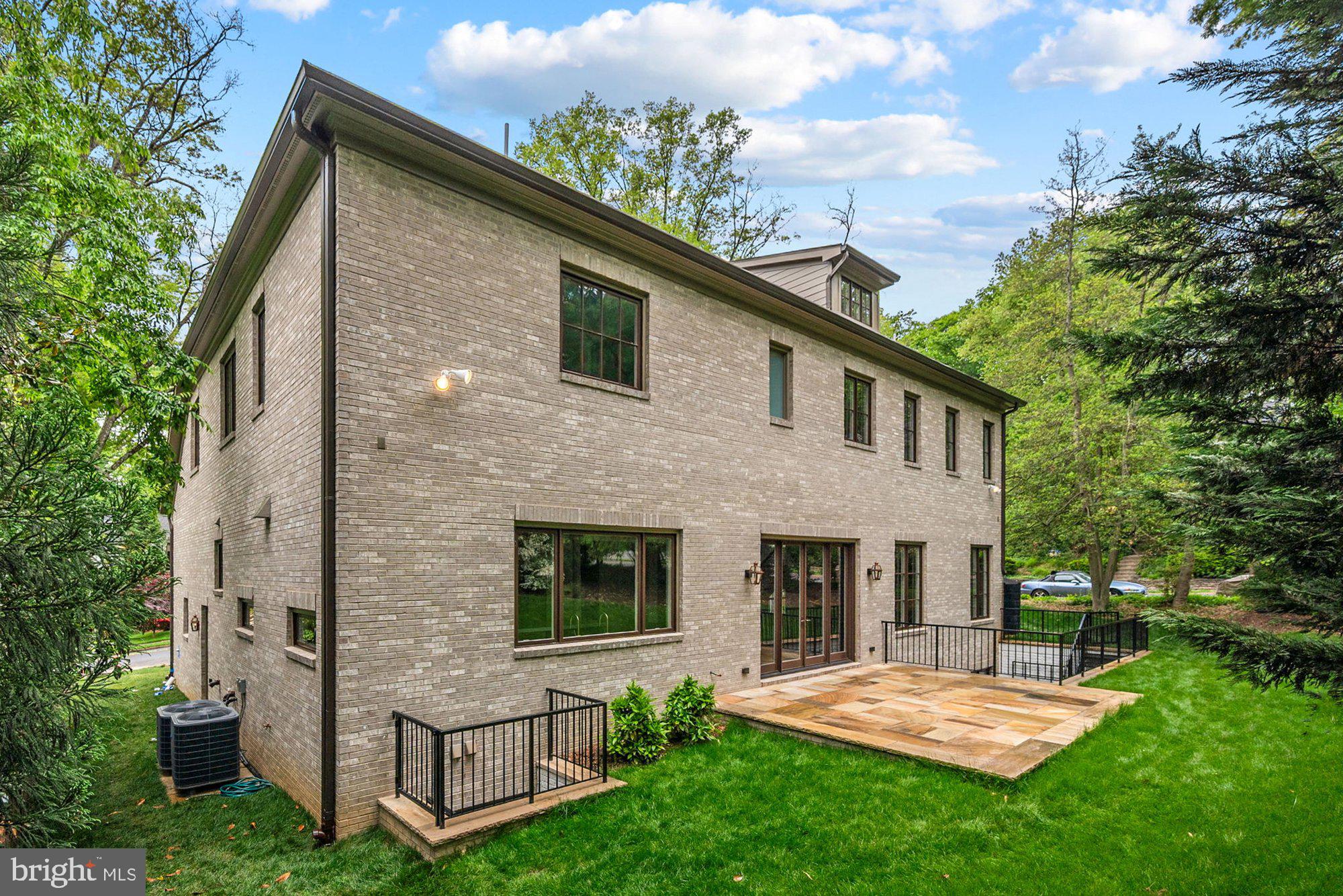 BROYHILL FOREST - Residential
