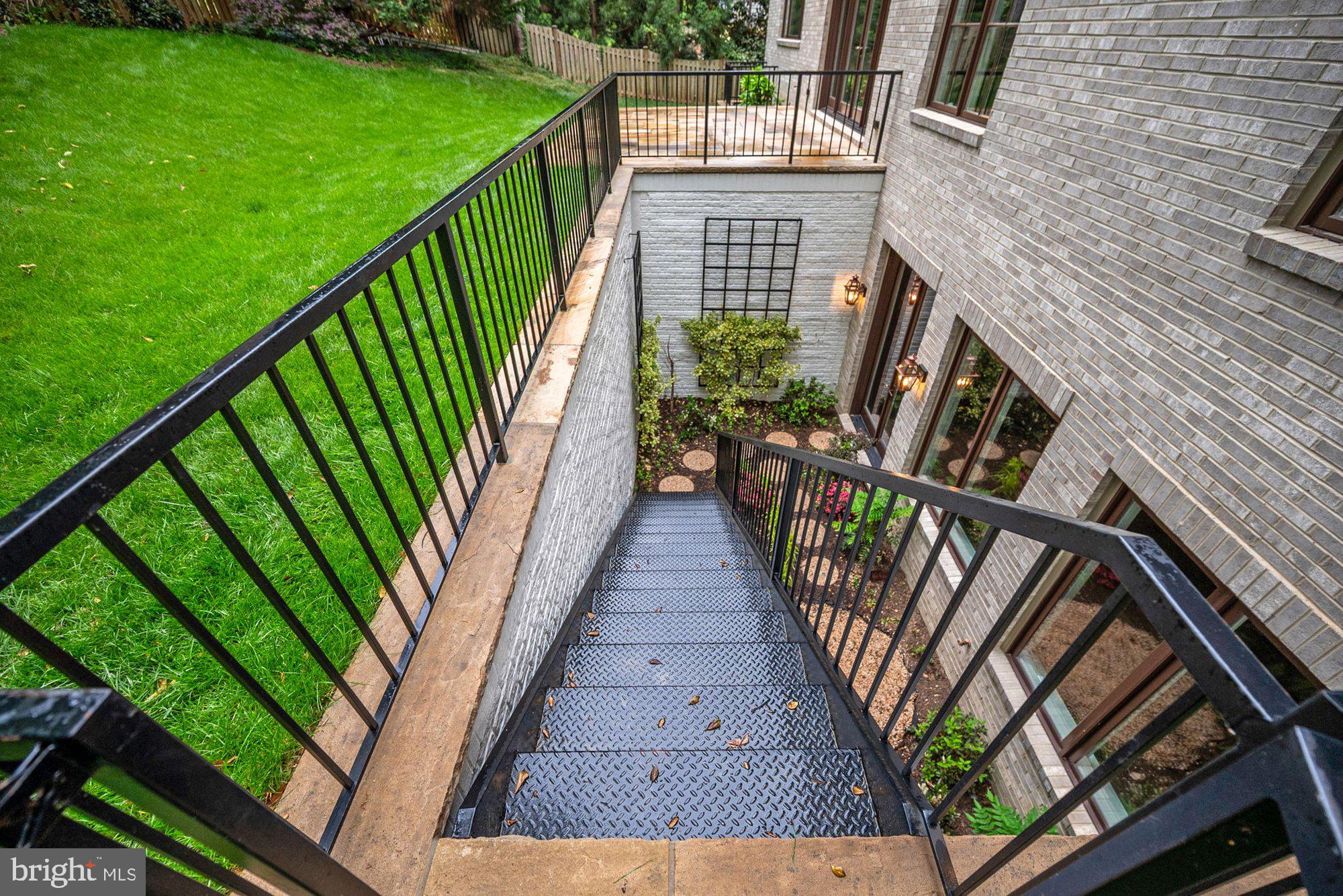BROYHILL FOREST - Residential