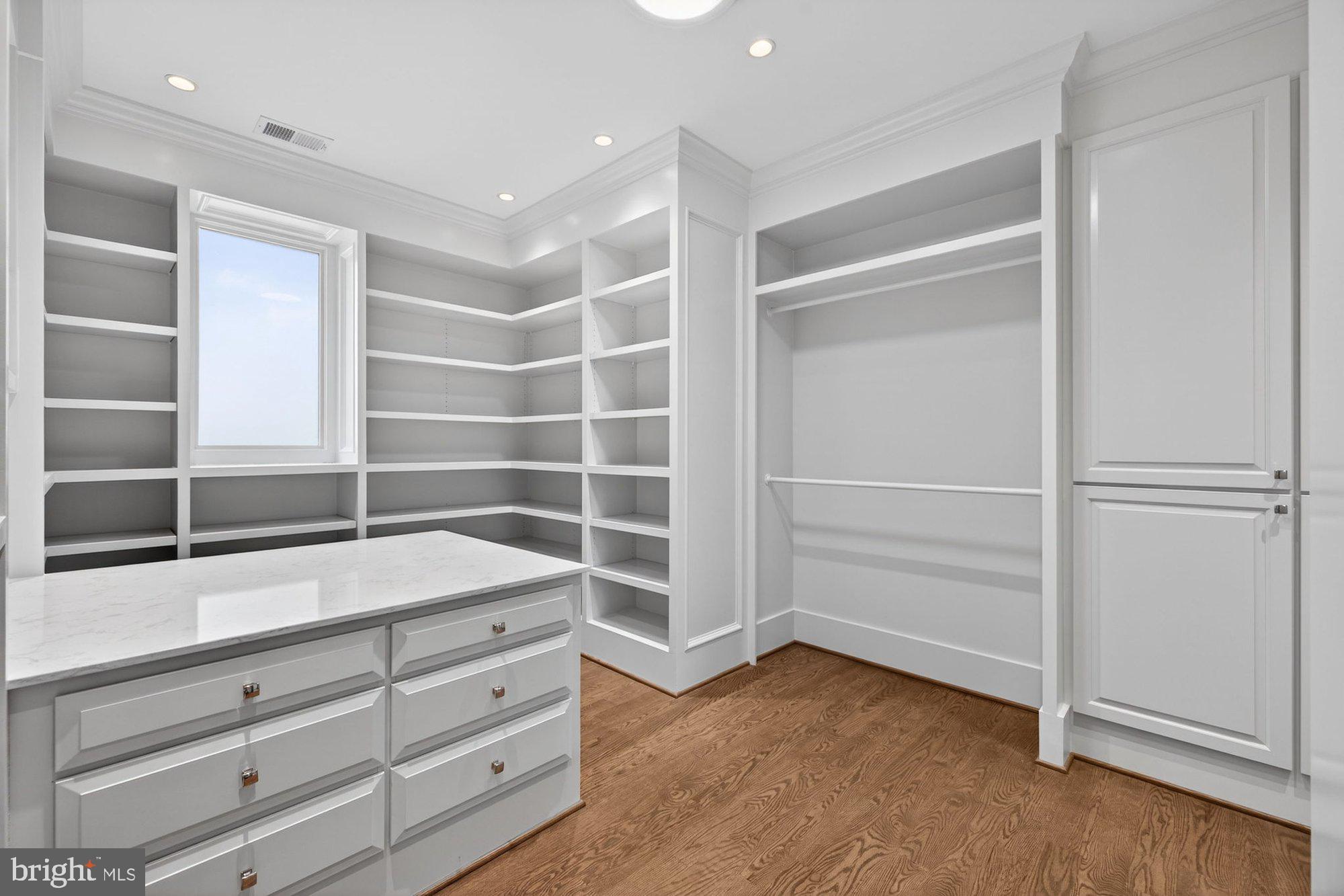 BROYHILL FOREST - Residential