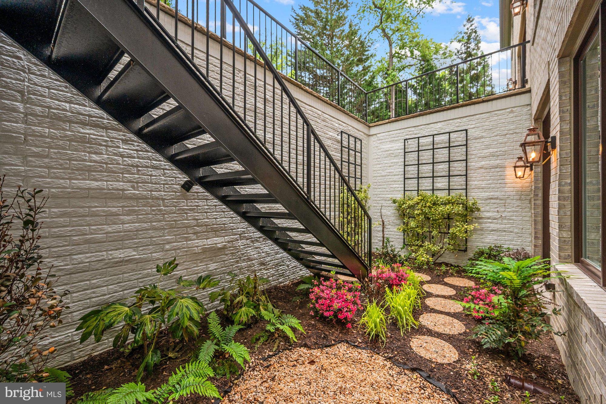 BROYHILL FOREST - Residential