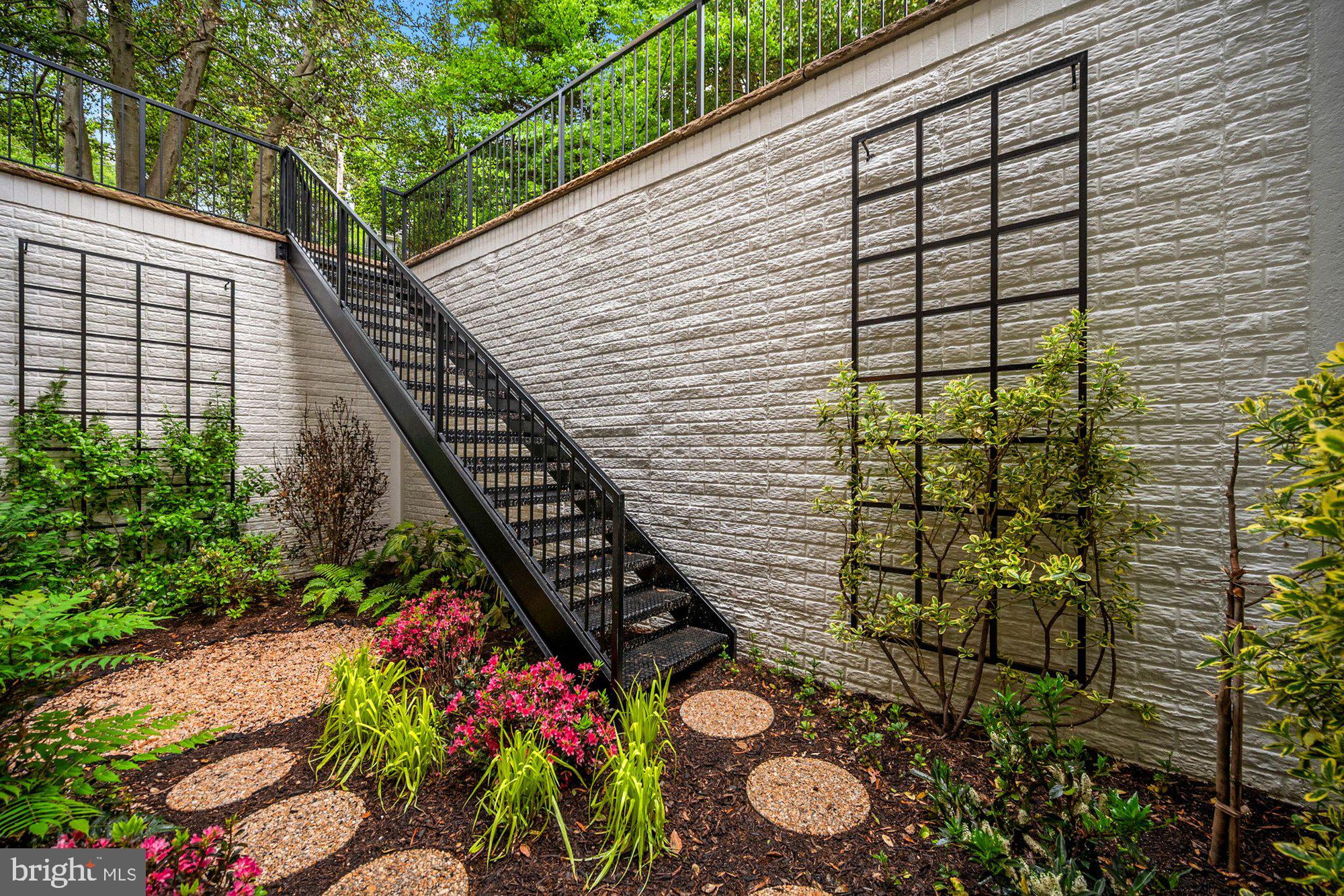 BROYHILL FOREST - Residential
