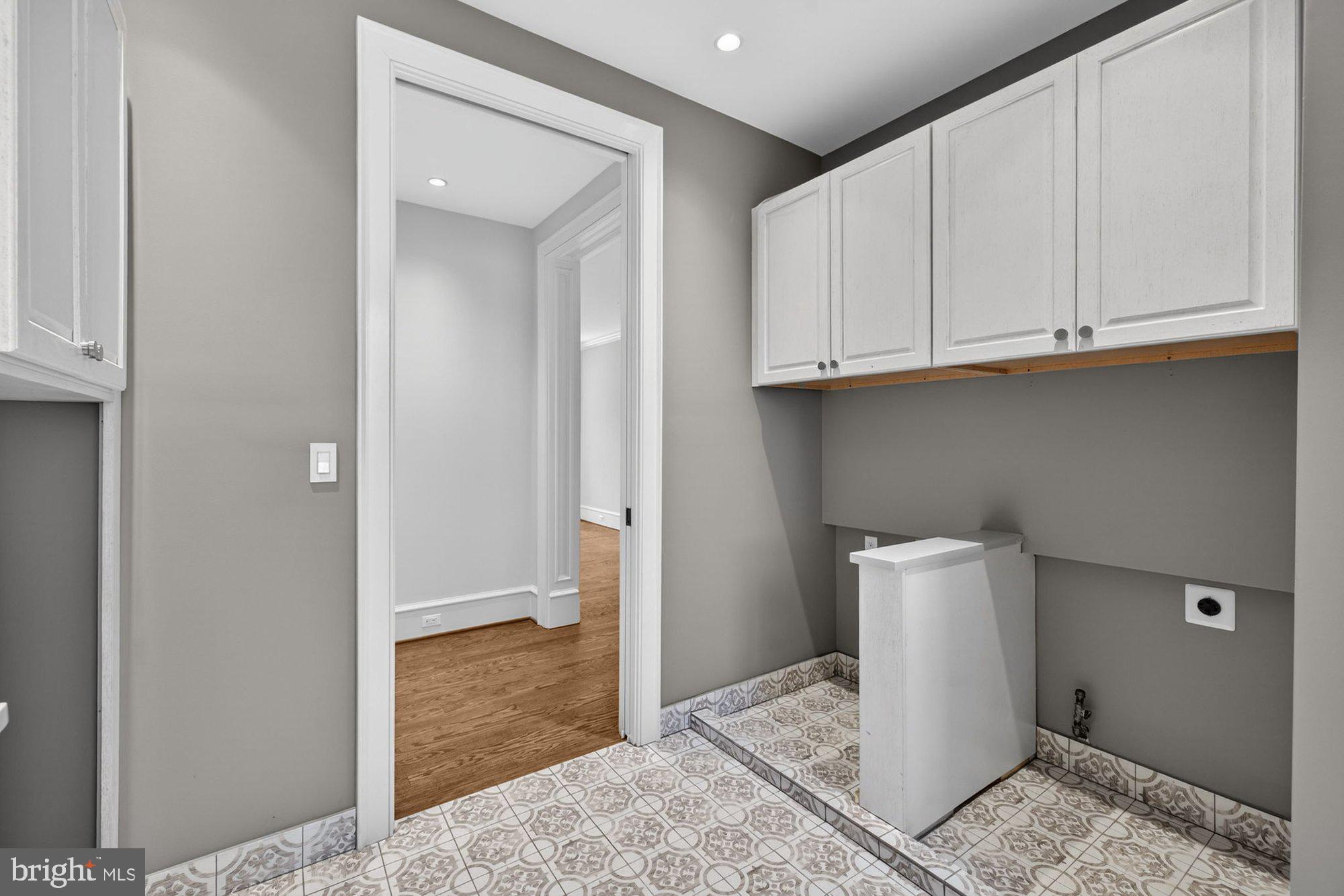 BROYHILL FOREST - Residential