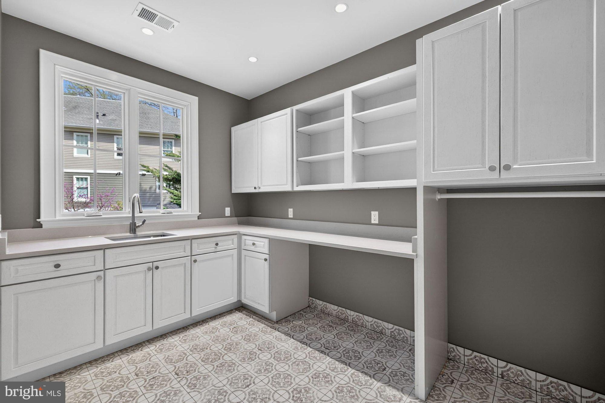 BROYHILL FOREST - Residential