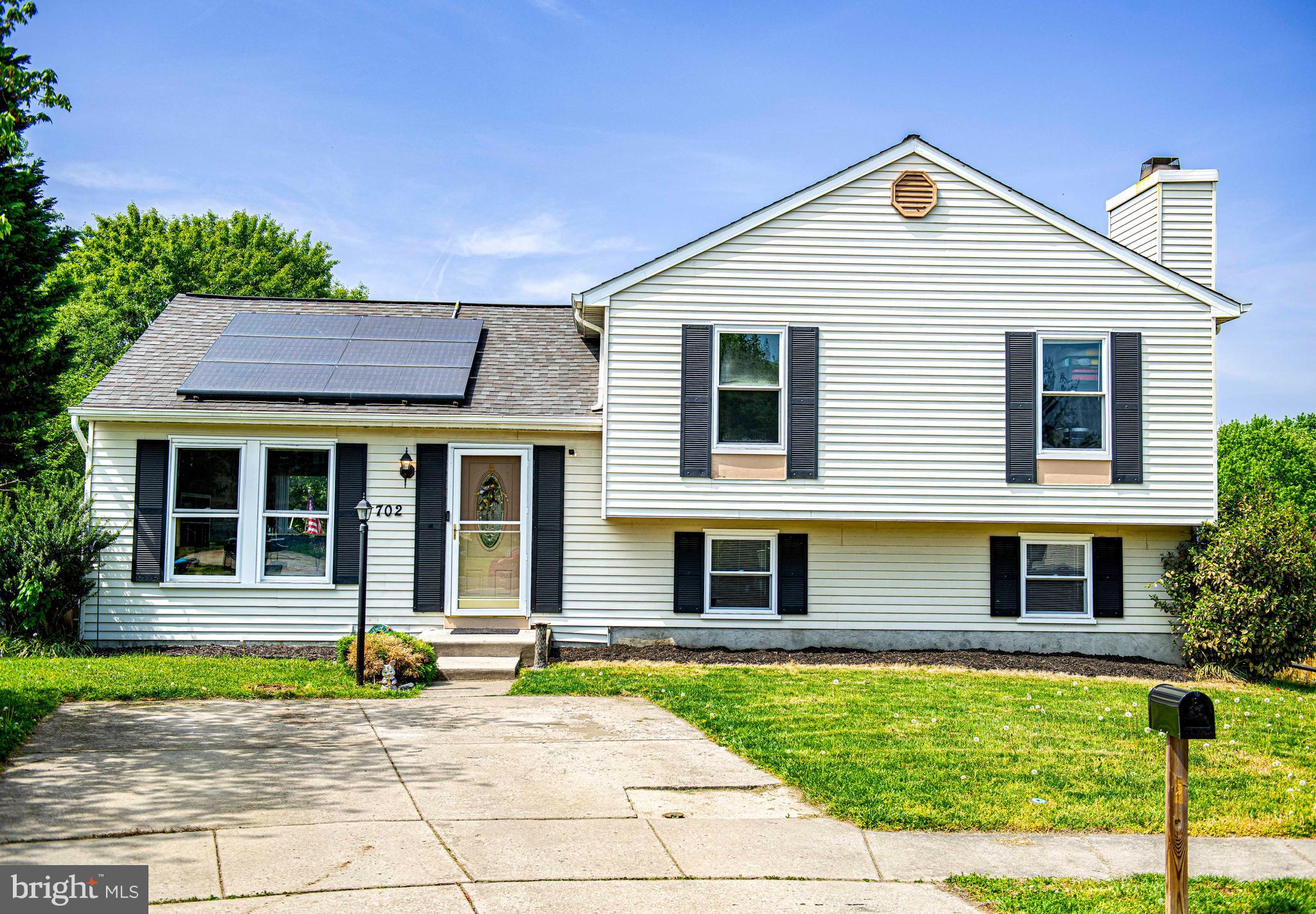 702 RAINBOW COURT