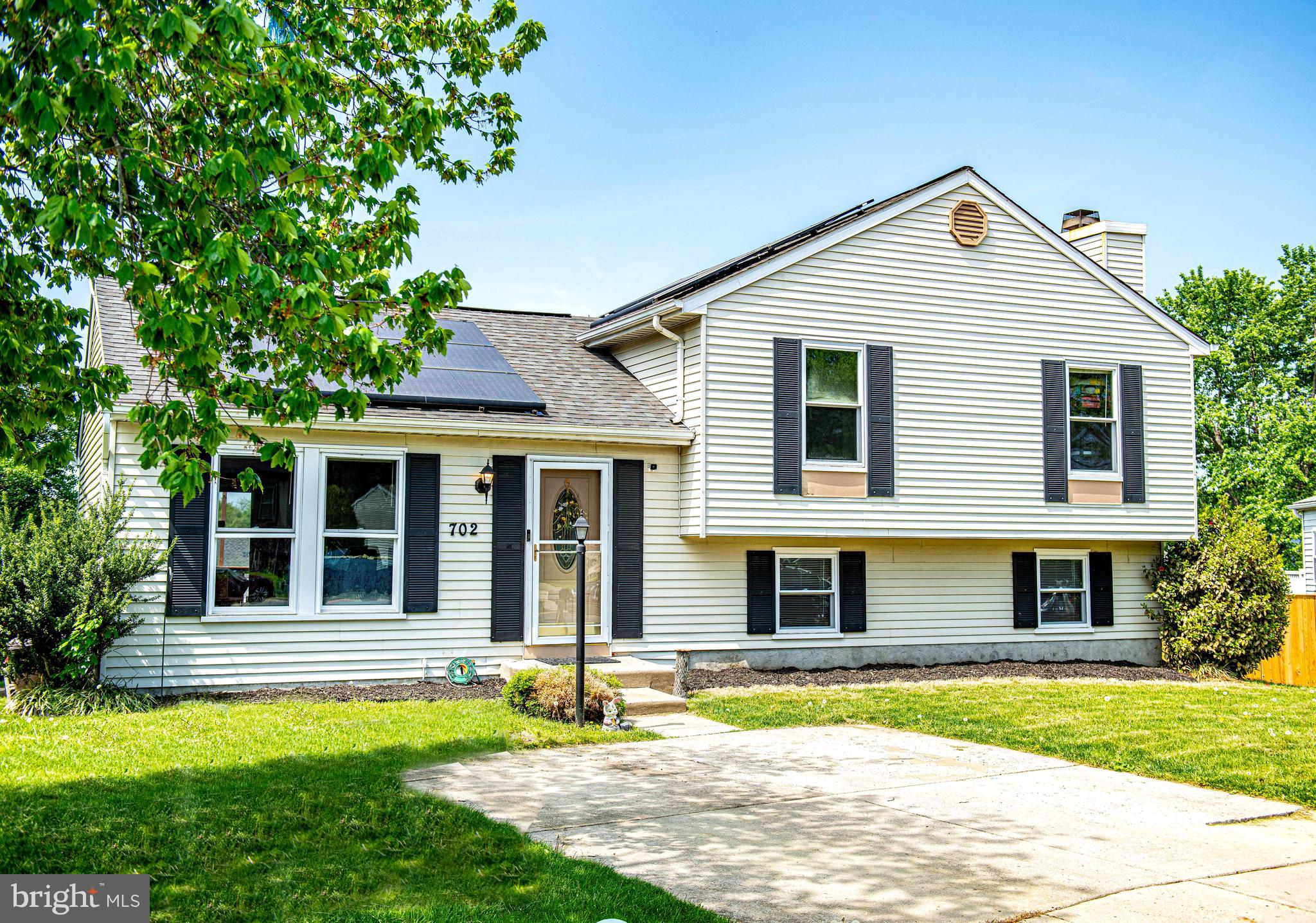 702 RAINBOW COURT