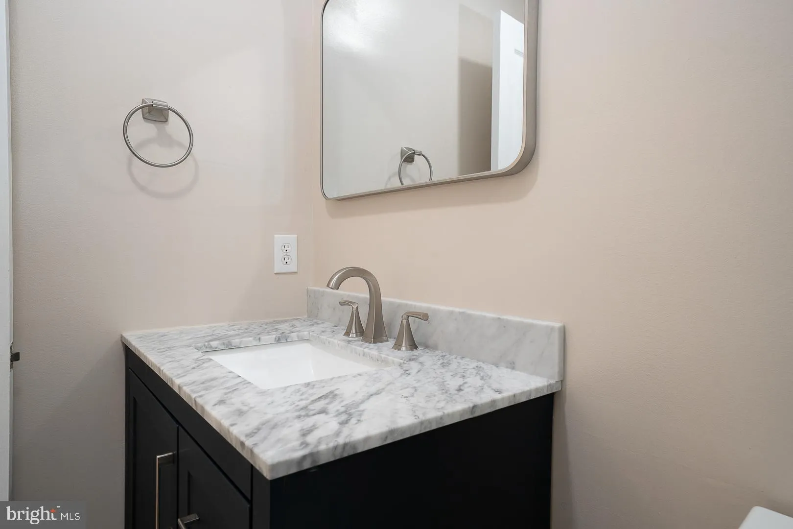 Chester Springs, Pennsylvania 19425, United States, 4 Bedrooms Bedrooms, ,4 BathroomsBathrooms,Residential,Pending,118484