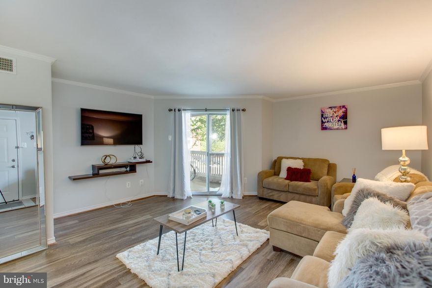 AMAZING 1BR CONDO IN THE HEART OF TYSONS! UPDATED THROUGHOUT W/ GRANITE, STAINLESS, CUSTOM CABINETS & HIGH END FLOORING. FULL SIZE  WASHER/DRYER. PRIVATE BALCONY W/STORAGE. COMMUNITY POOL, FITNESS & CLUBHOUSE. GREAT LOCATION NEAR SHOPPING, RESTAURANTS, 495 & METRO!