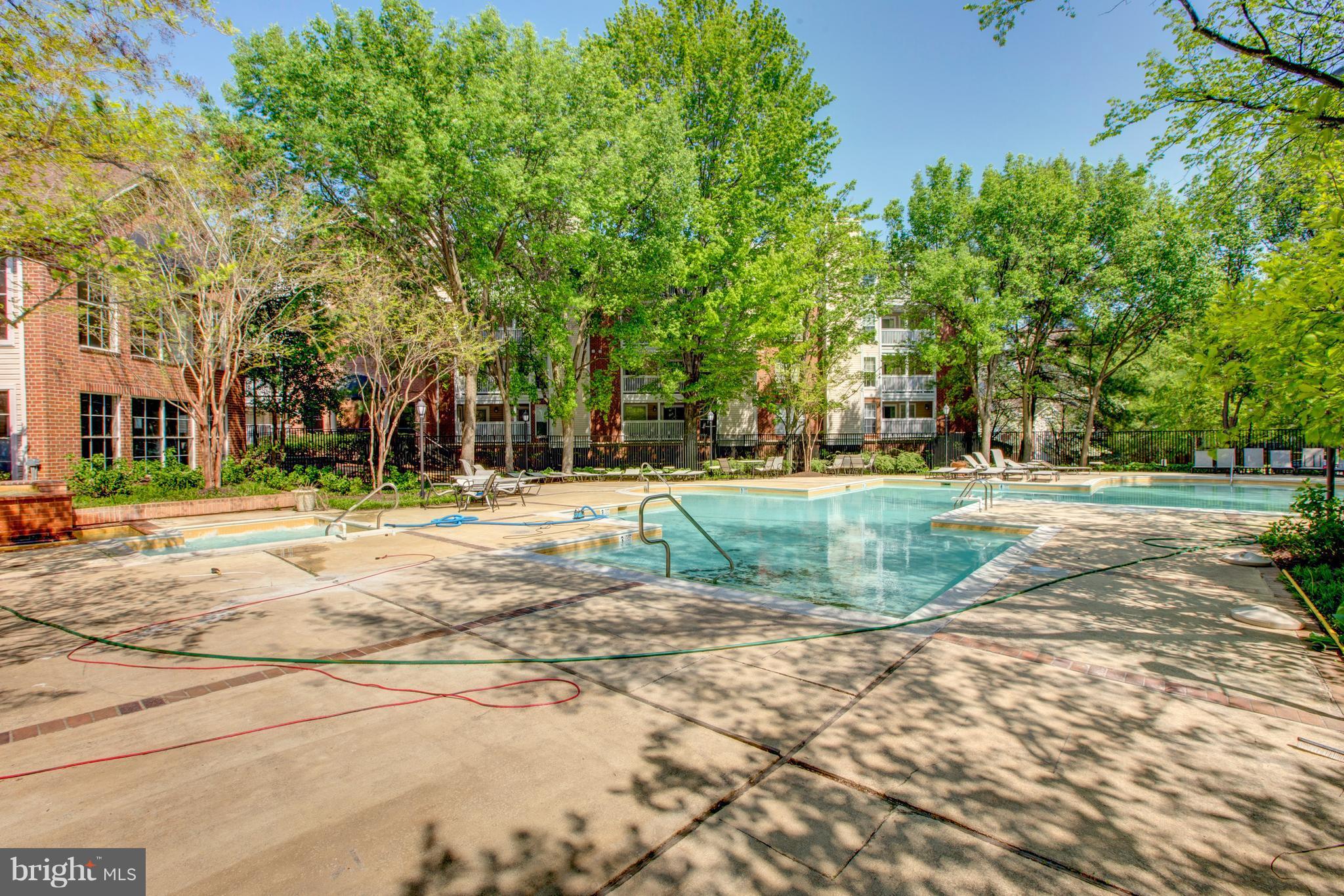 FOUNTAINS AT MCLEAN - Residential