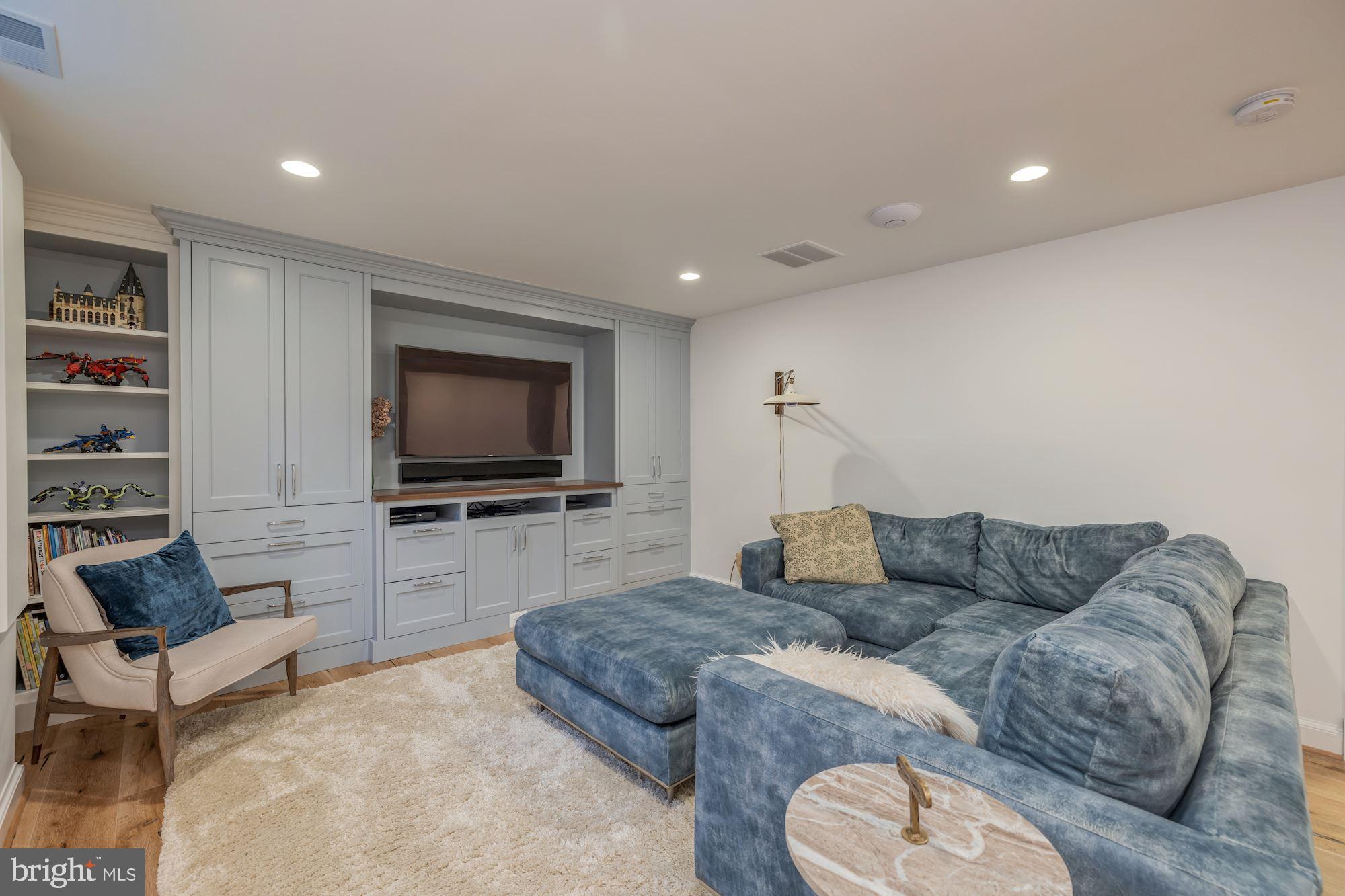 BERKSHIRE OAKWOOD - Residential