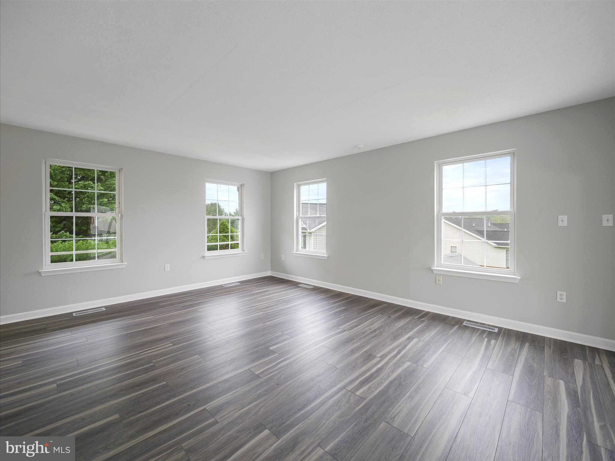 CLUBHOUSE MANOR - Residential