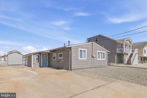 Homes For Sale - 18 Lake Huron Drive<br/> TUCKERTON, NJ 08087