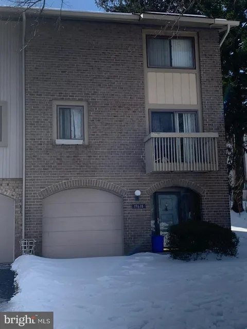19618 Brassie Place Unit 12-J, Montgomery Village, MD MLS: MDMC2211890