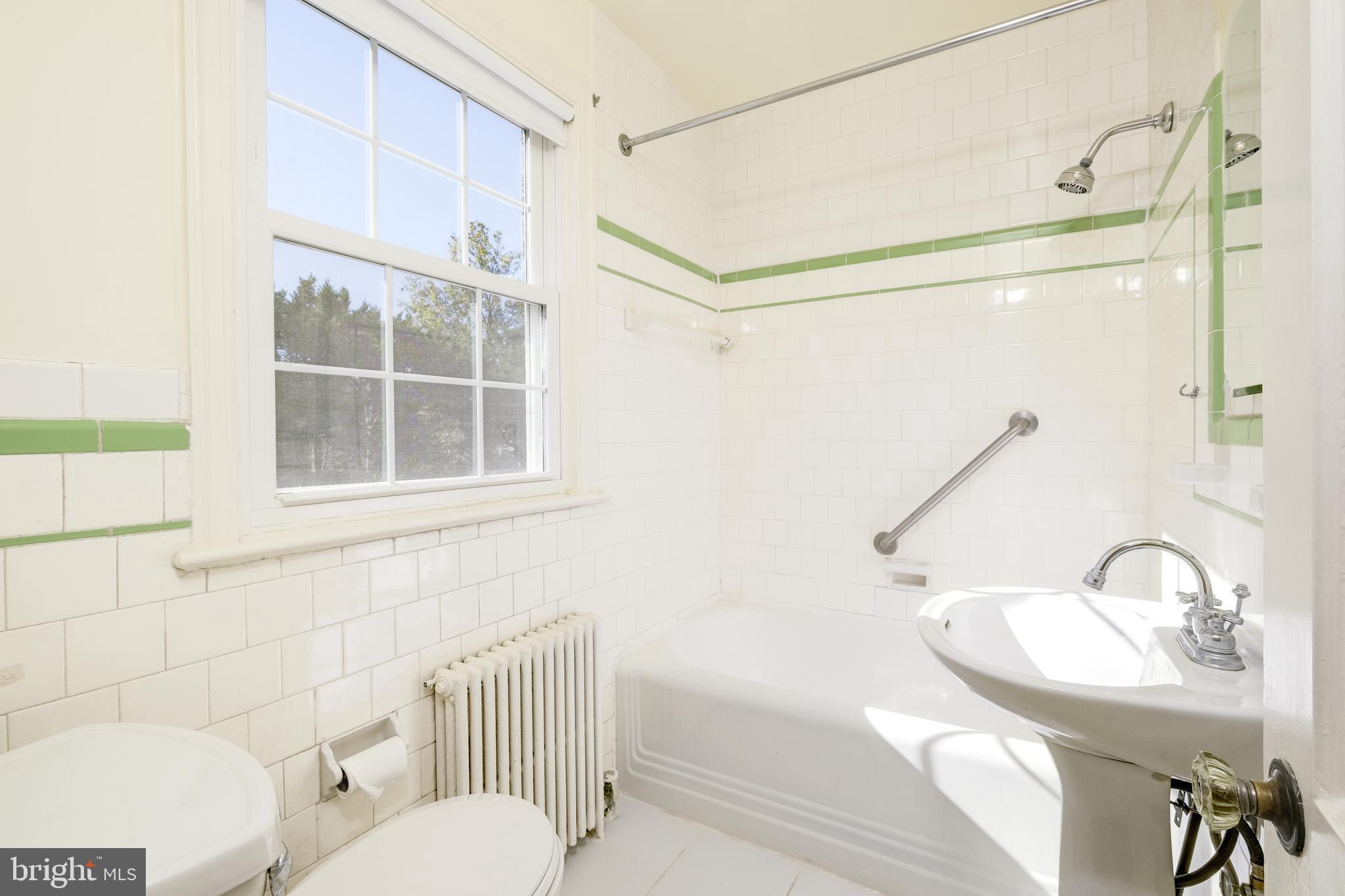 EDGEMOOR - Residential Lease