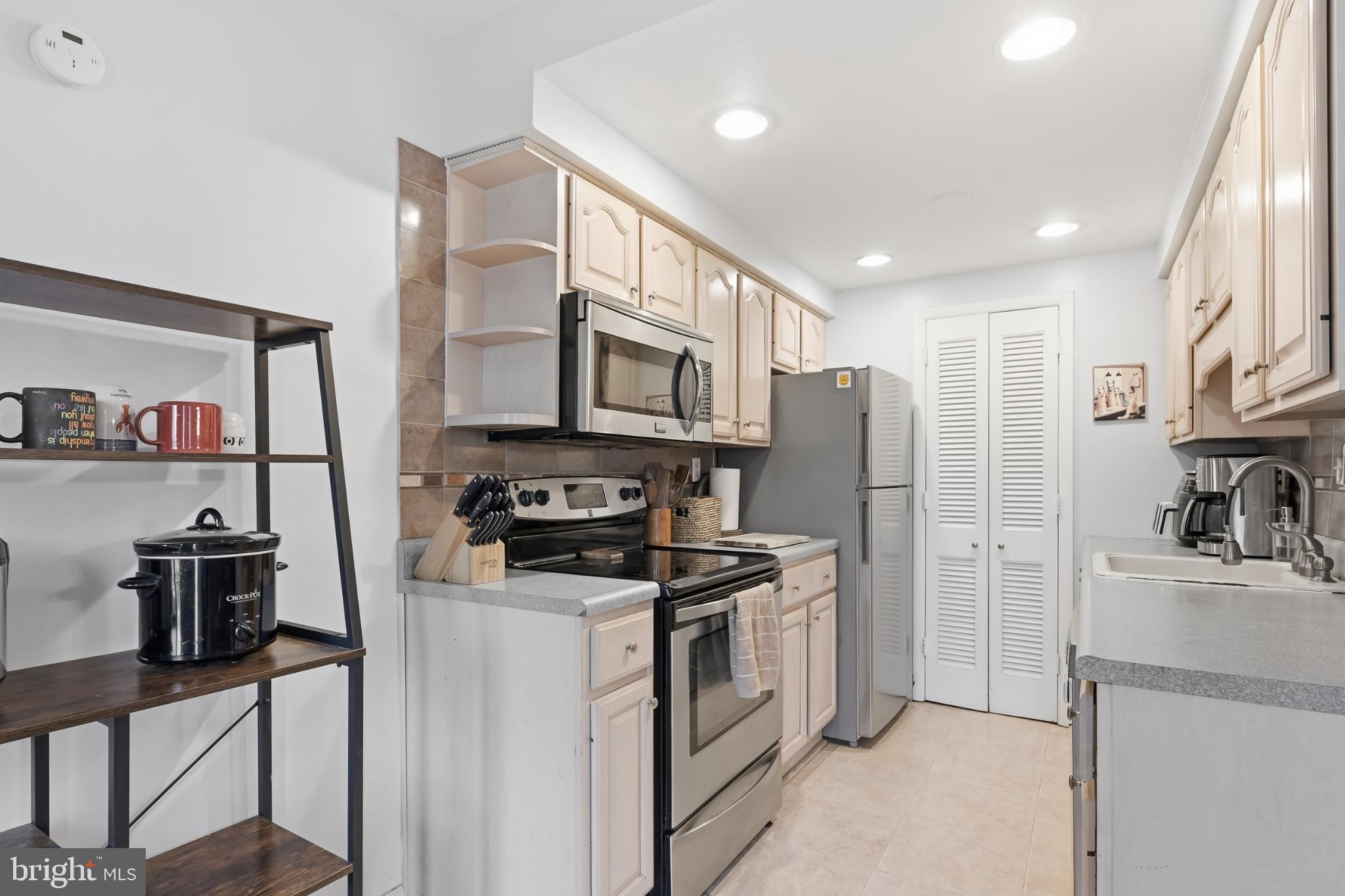 WHISPERING PINES - Residential