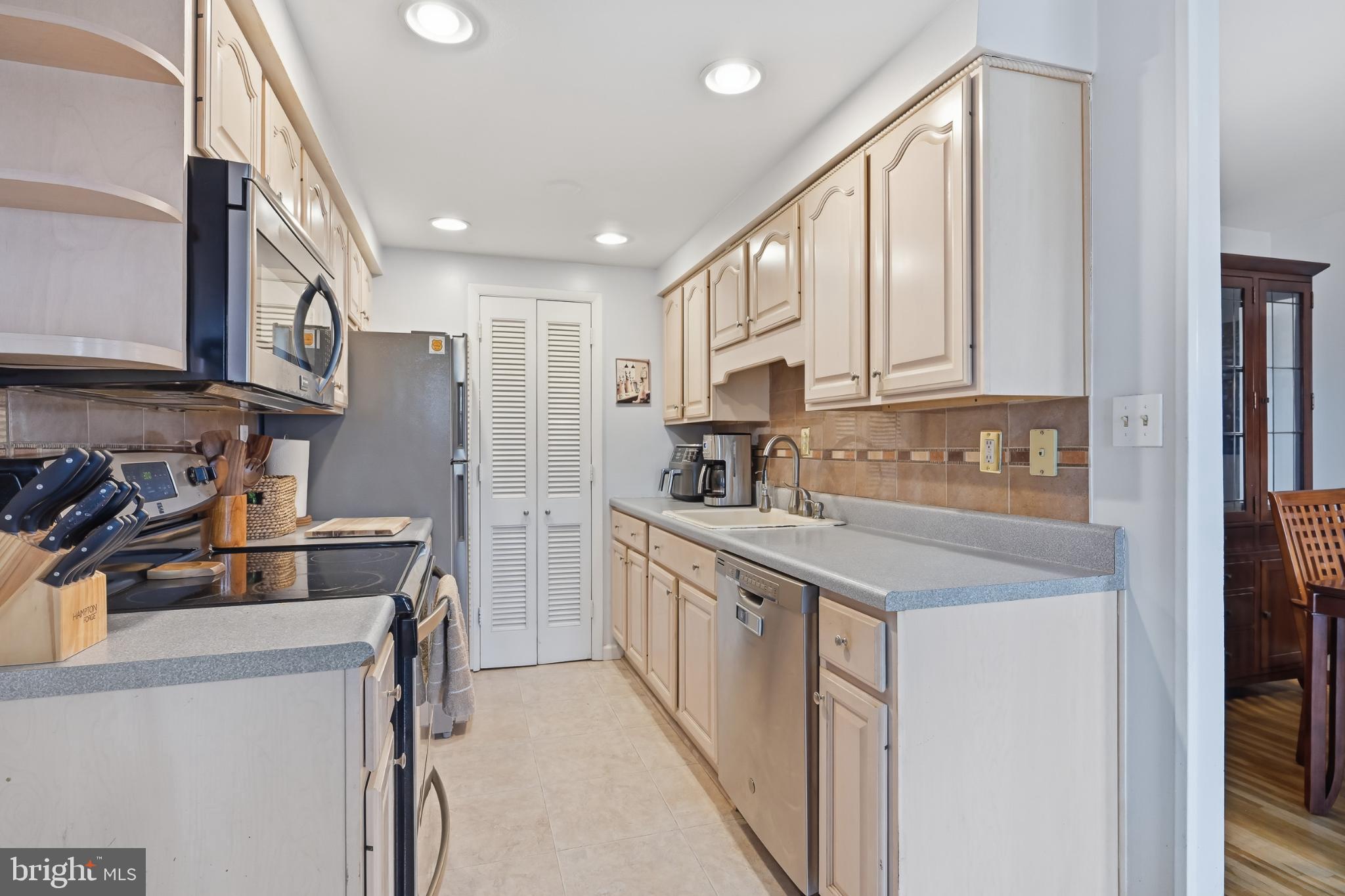 WHISPERING PINES - Residential