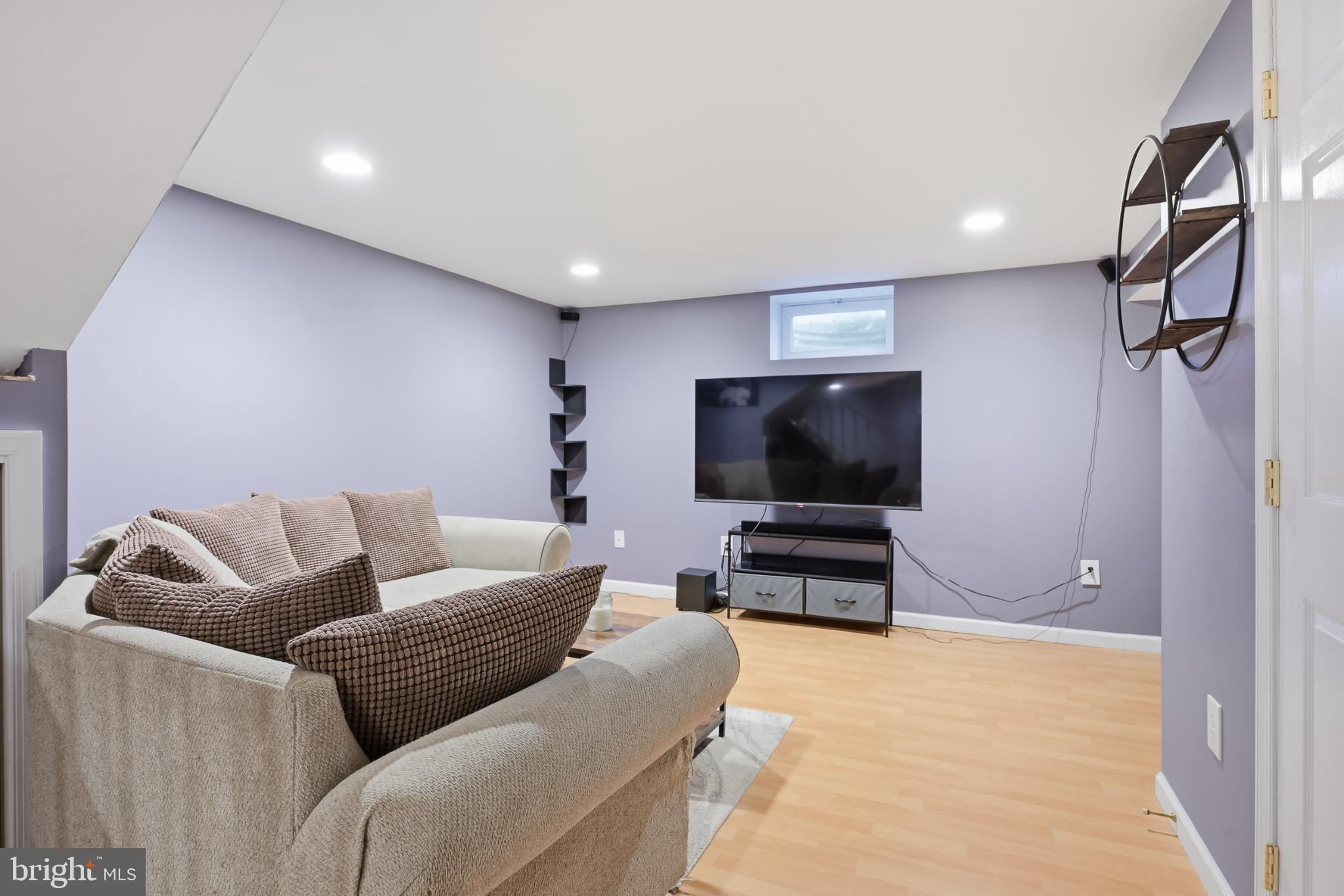 WHISPERING PINES - Residential