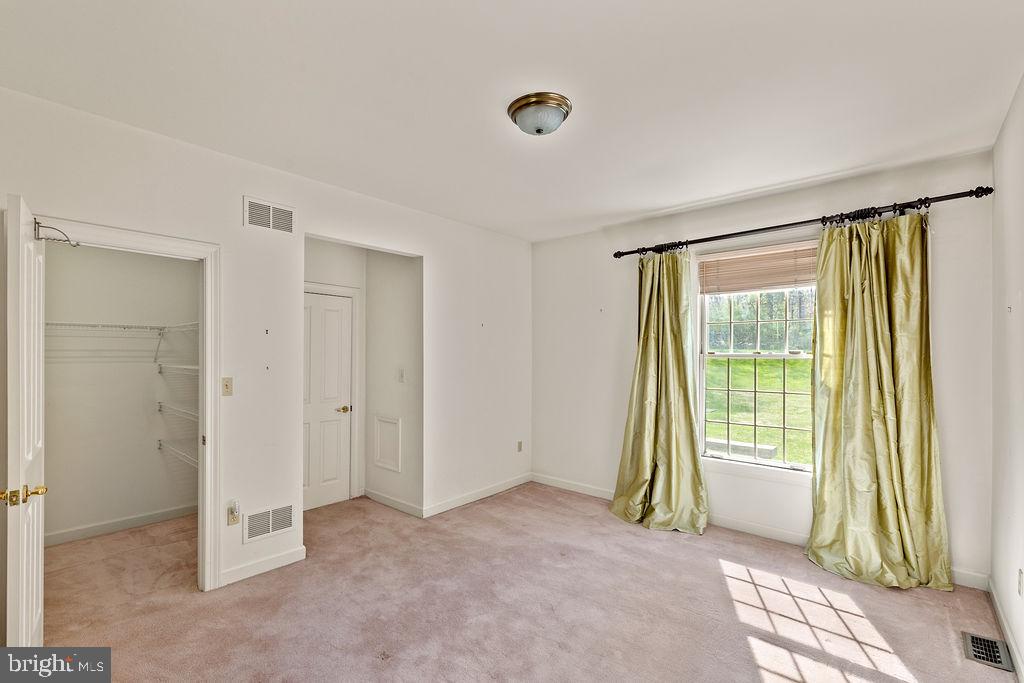 FARMS OF RND TOP - Residential