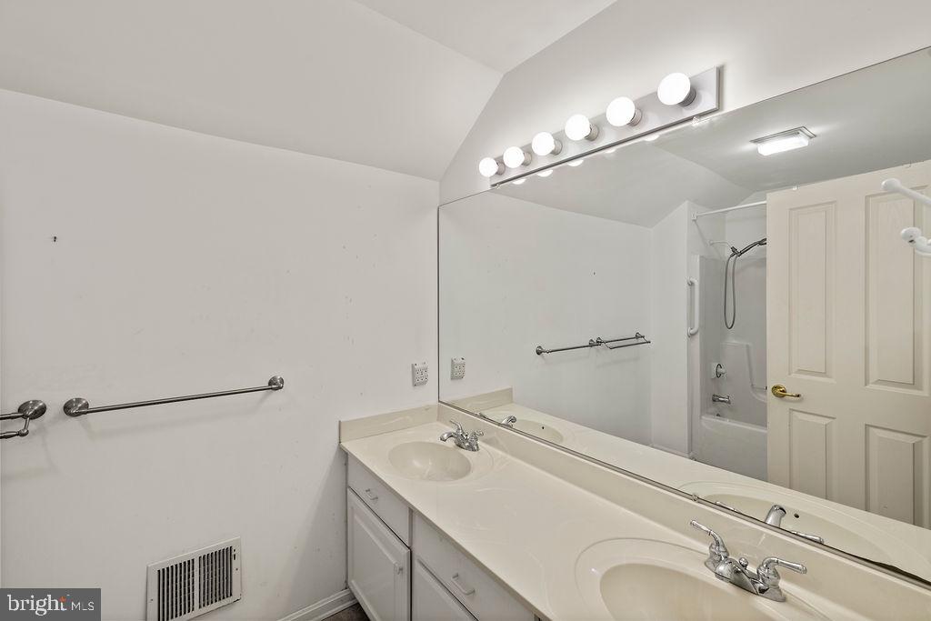 FARMS OF RND TOP - Residential