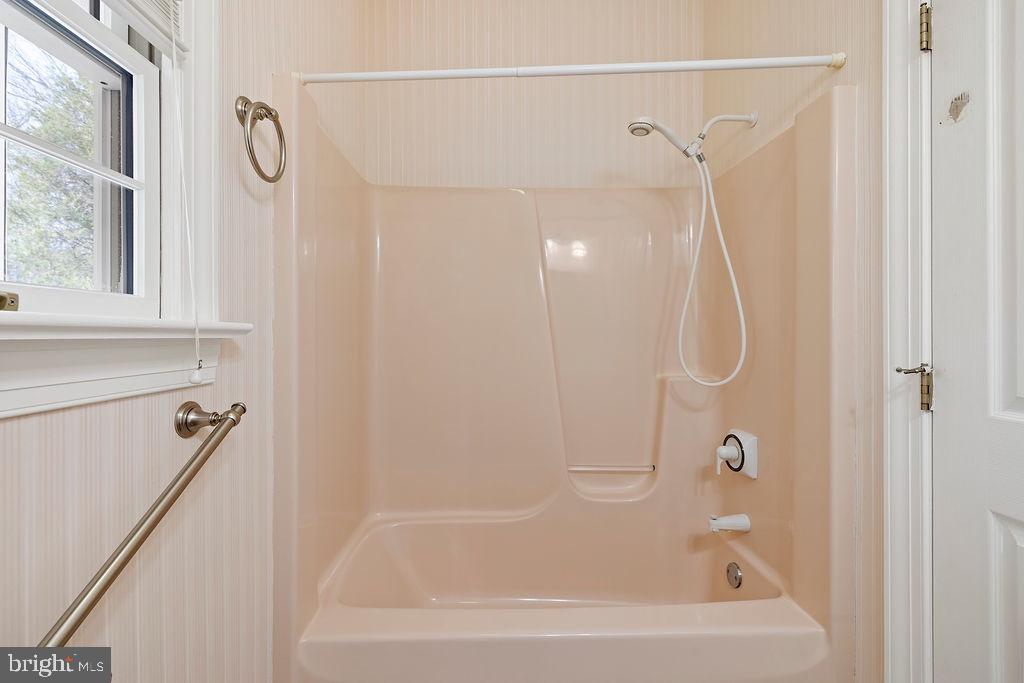 FARMS OF RND TOP - Residential