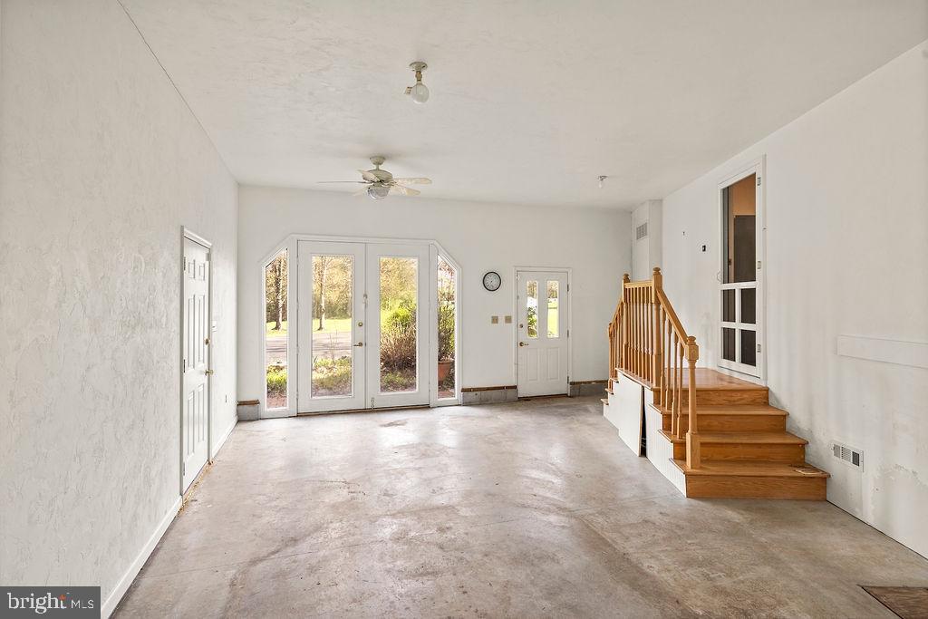 FARMS OF RND TOP - Residential