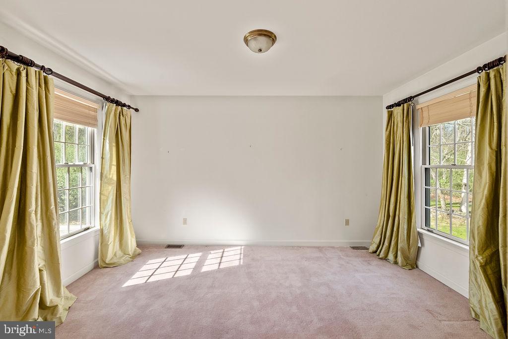 FARMS OF RND TOP - Residential